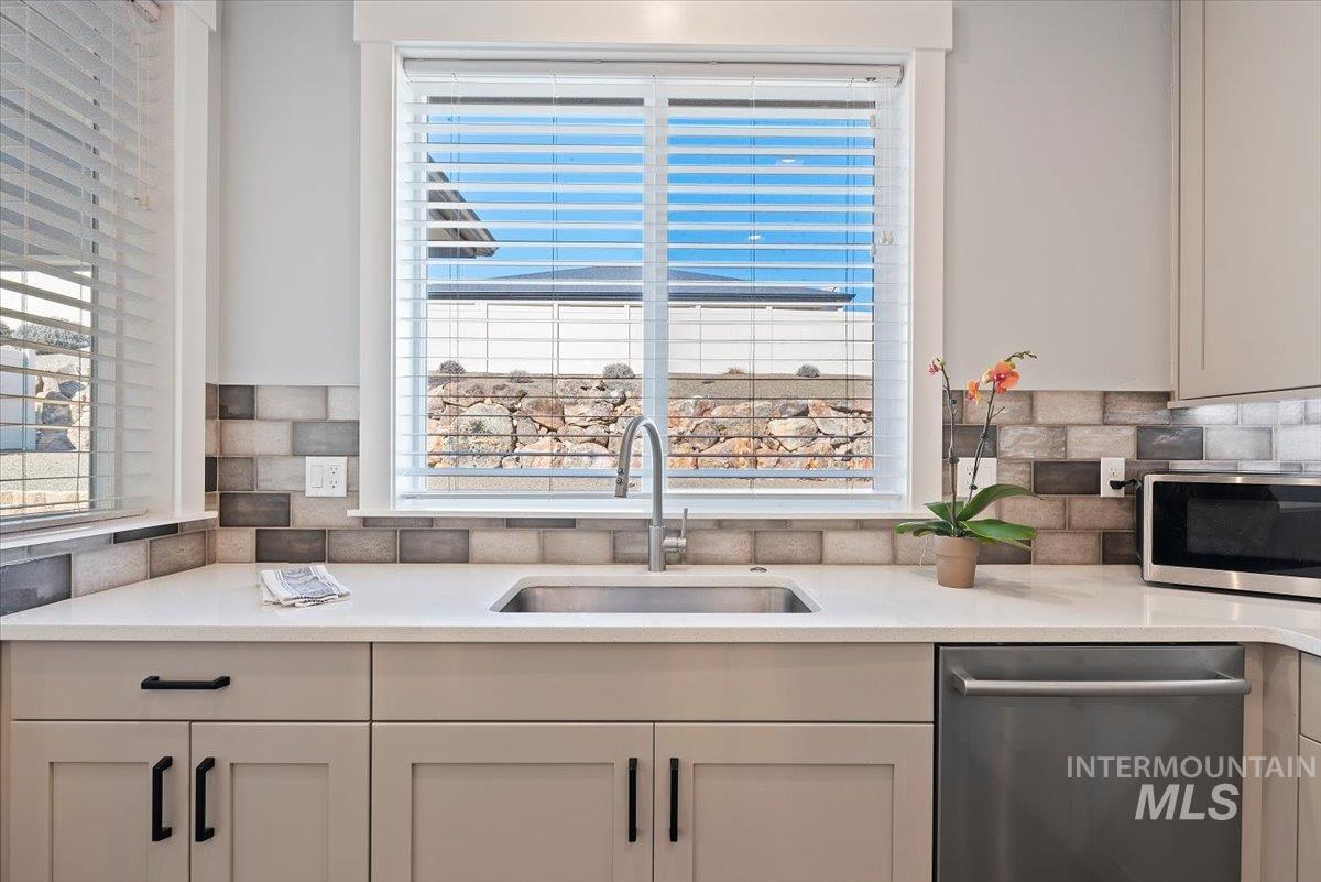 11492 W Gladiola Street, Star, Idaho 83669-6313, 3 Bedrooms, 2.5 Bathrooms, Residential For Sale, Price $614,756,MLS 98985531