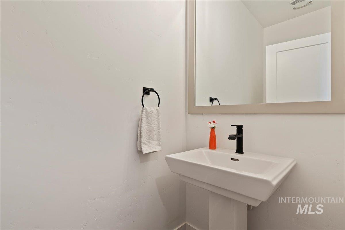 11492 W Gladiola Street, Star, Idaho 83669-6313, 3 Bedrooms, 2.5 Bathrooms, Residential For Sale, Price $614,756,MLS 98985531