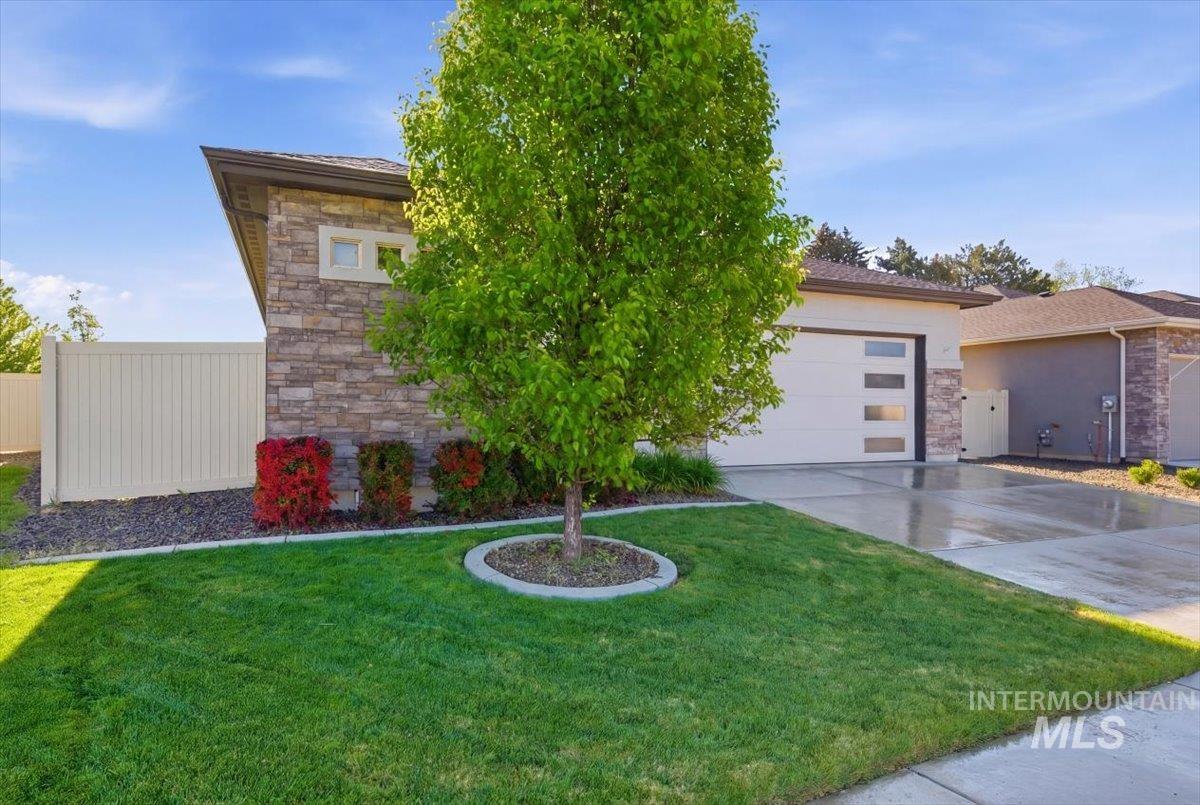9516 S Blue Oak Ave, Kuna, Idaho 83634, 3 Bedrooms, 2.5 Bathrooms, Residential For Sale, Price $569,000, 98985536