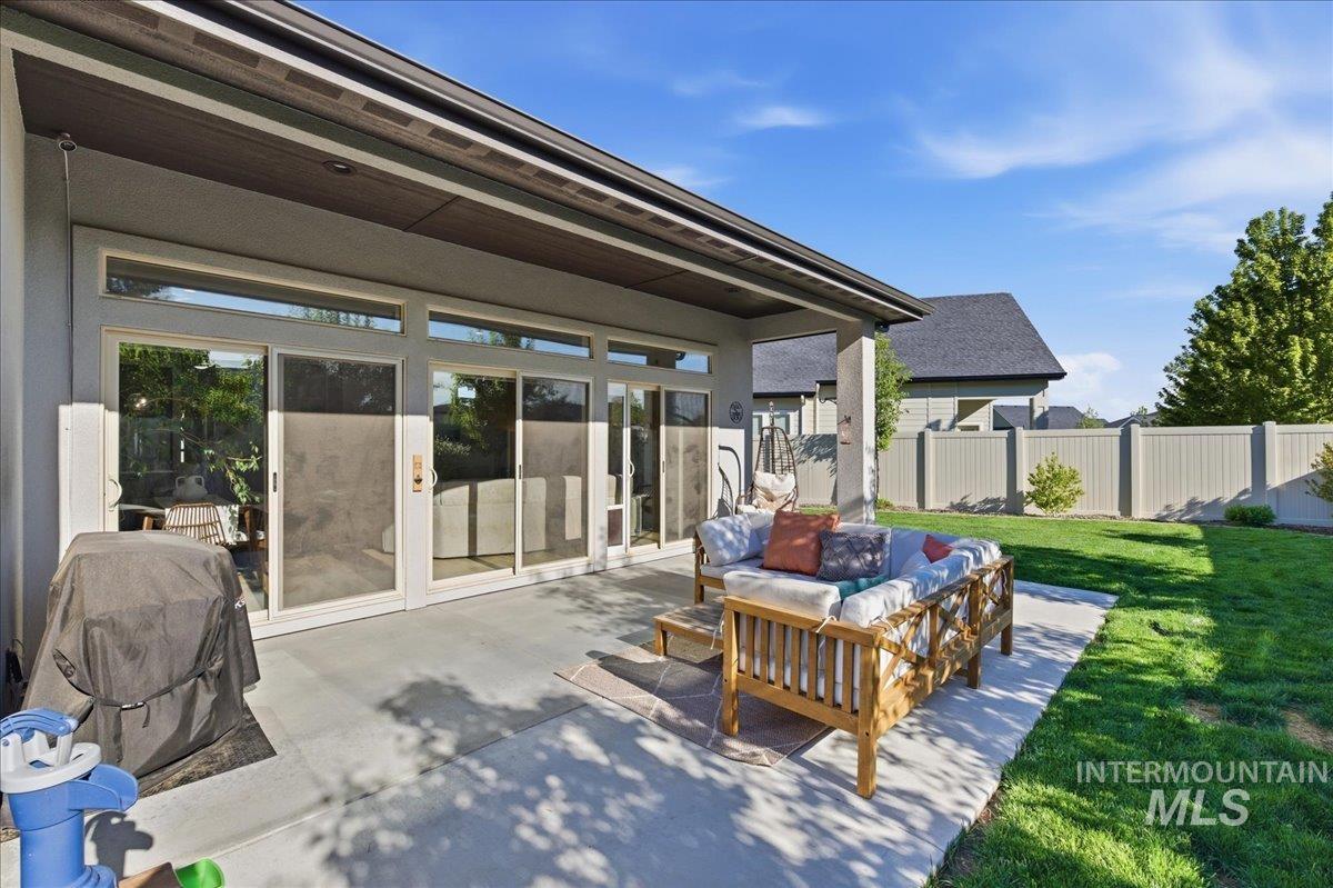 9516 S Blue Oak Ave, Kuna, Idaho 83634, 3 Bedrooms, 2.5 Bathrooms, Residential For Sale, Price $569,000, 98985536