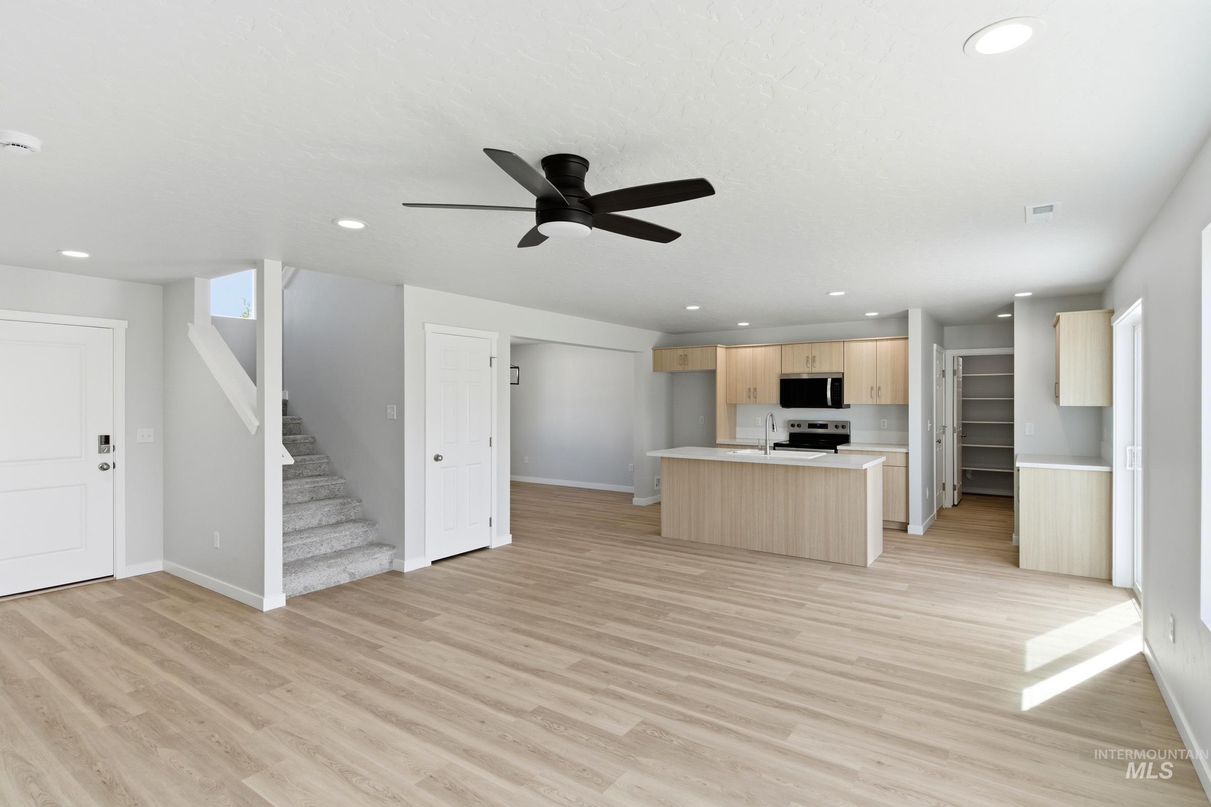 13721 Redway Ct, Caldwell, Idaho 83607, 3 Bedrooms, 2.5 Bathrooms, Residential For Sale, Price $447,990, 98985537