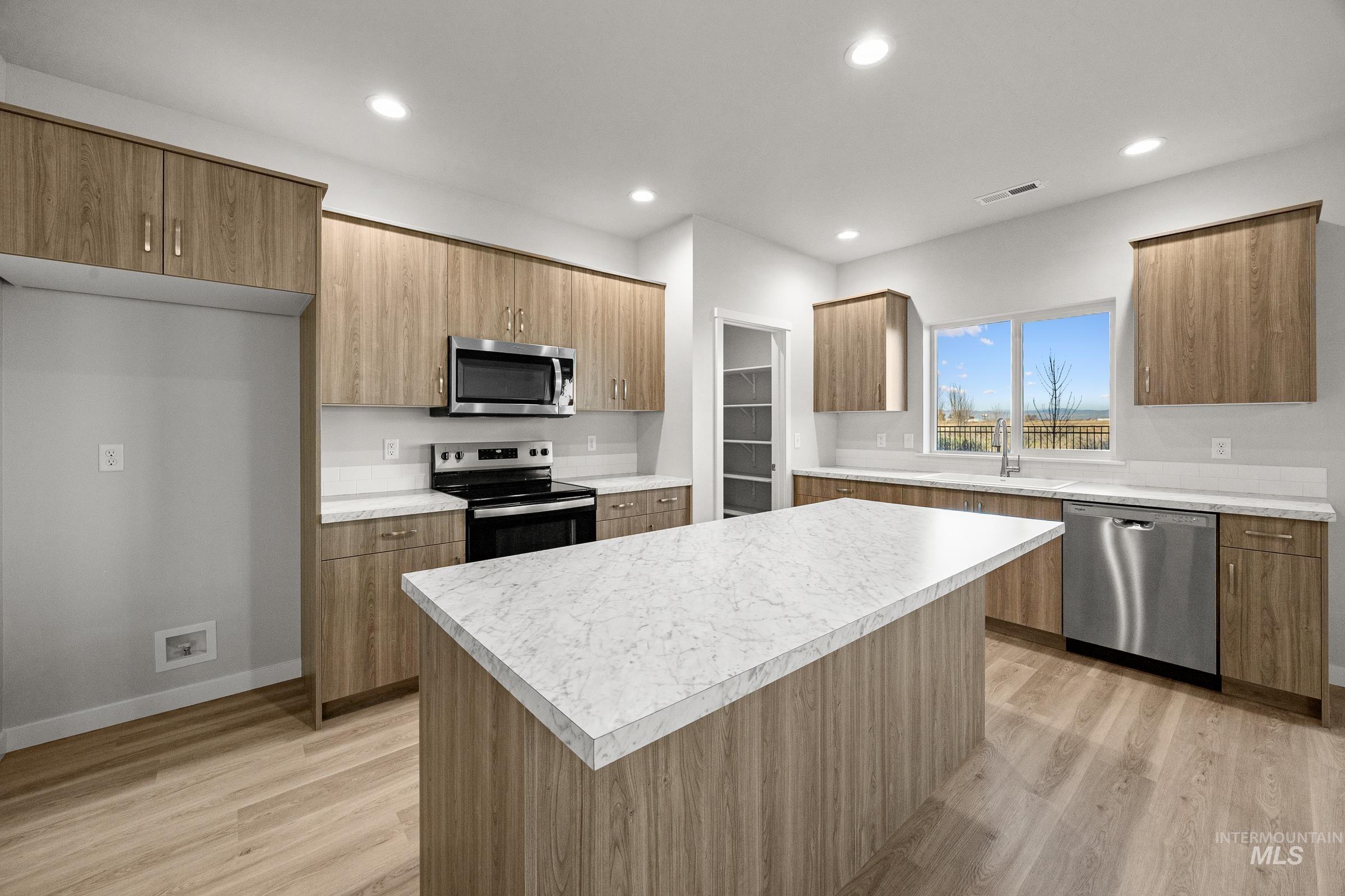 2519 W Fallon Lp, Nampa, Idaho 83651, 3 Bedrooms, 2.5 Bathrooms, Residential For Sale, Price $434,990, 98985544
