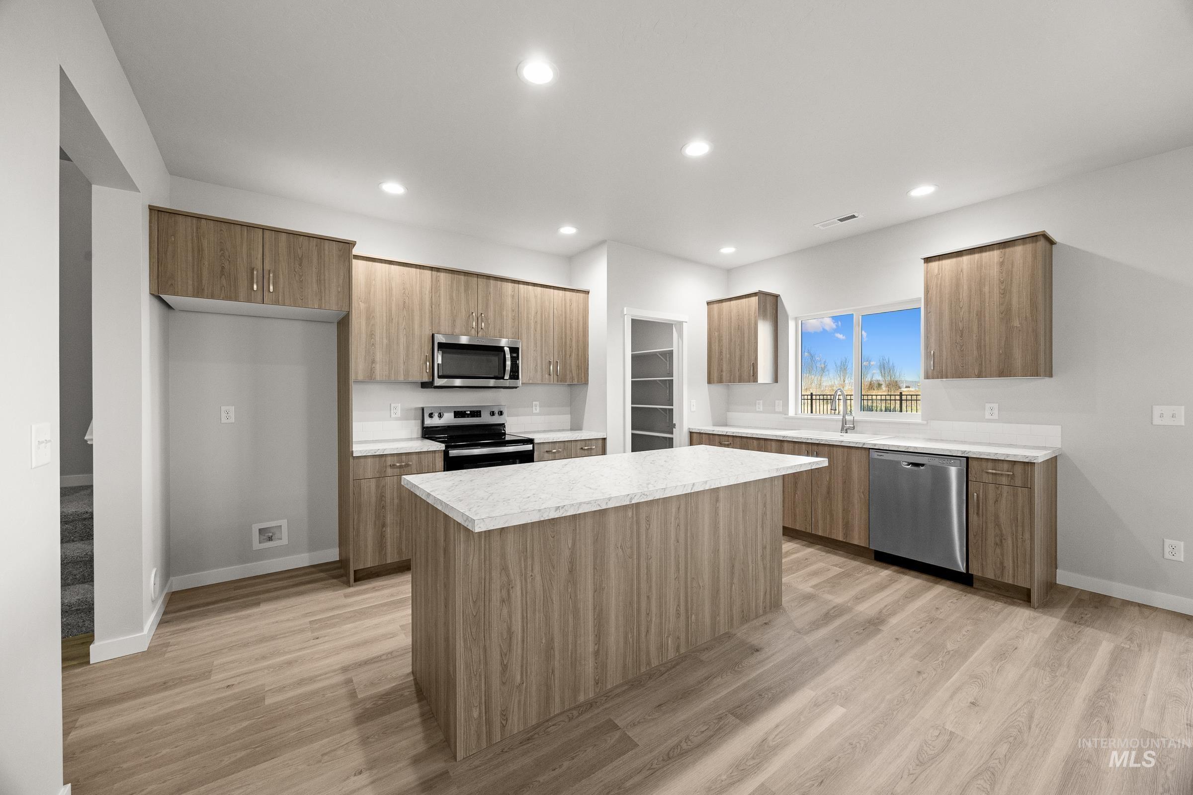 2519 W Fallon Lp, Nampa, Idaho 83651, 3 Bedrooms, 2.5 Bathrooms, Residential For Sale, Price $434,990, 98985544