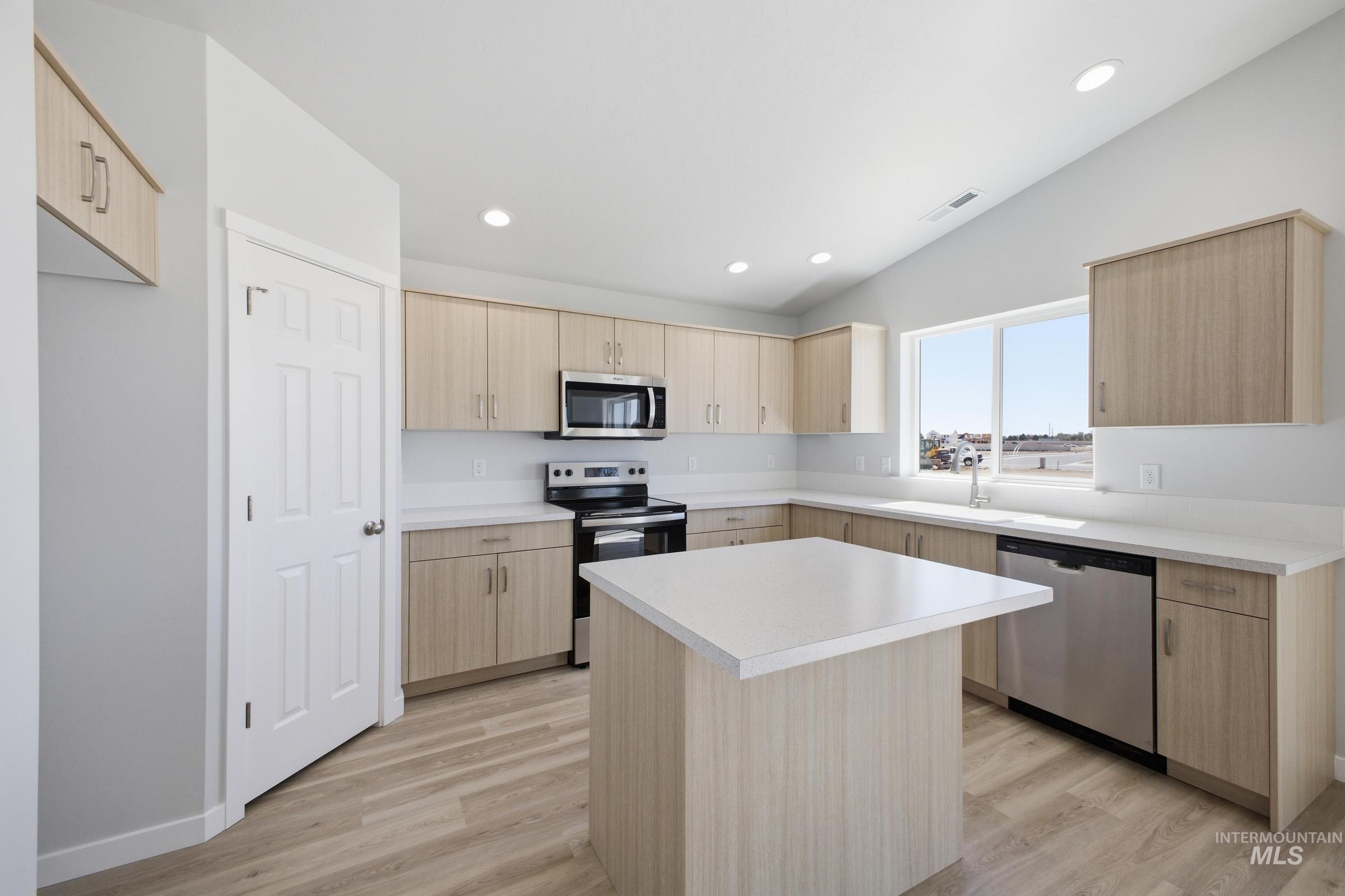 3717 E Syracuse St, Nampa, Idaho 83686, 4 Bedrooms, 2 Bathrooms, Residential For Sale, Price $442,990, 98985548