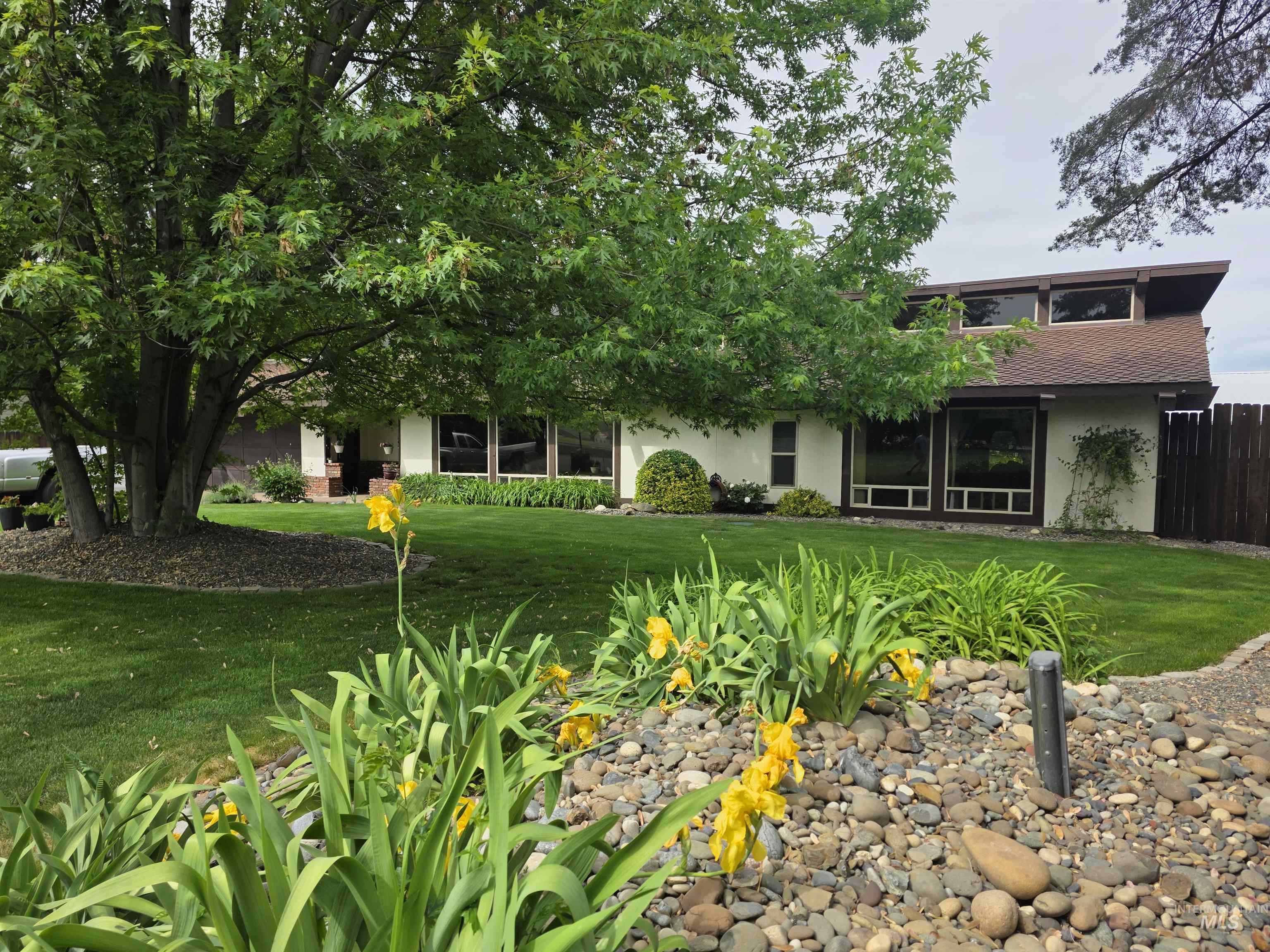 2424 Sunset View Ct, Clarkston, Washington 99403, 3 Bedrooms, 2 Bathrooms, Residential For Sale, Price $489,000,MLS 98985559