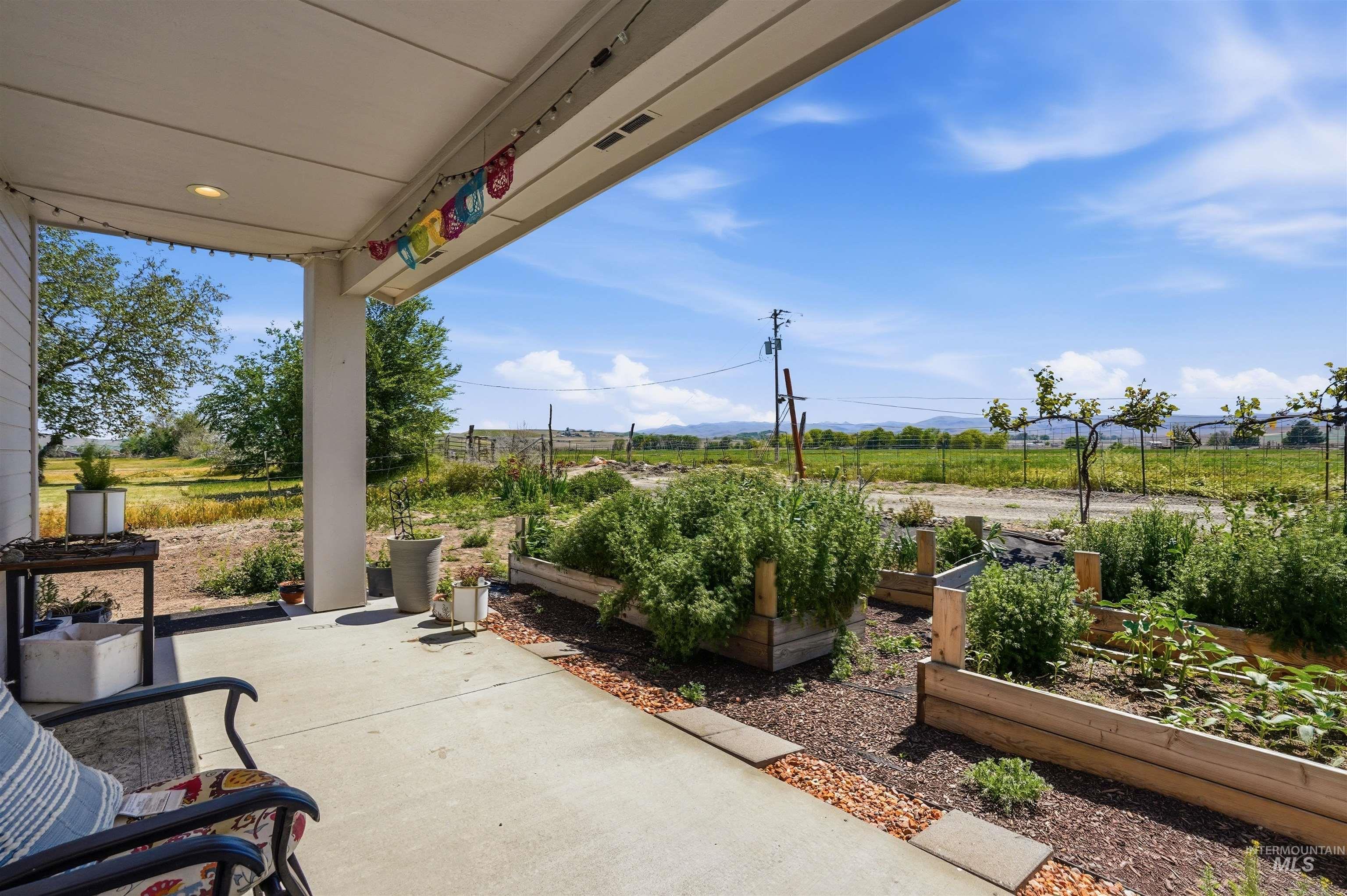 233 Well Rd., Marsing, Idaho 83639, 3 Bedrooms, 2.5 Bathrooms, Residential For Sale, Price $505,000,MLS 98985560