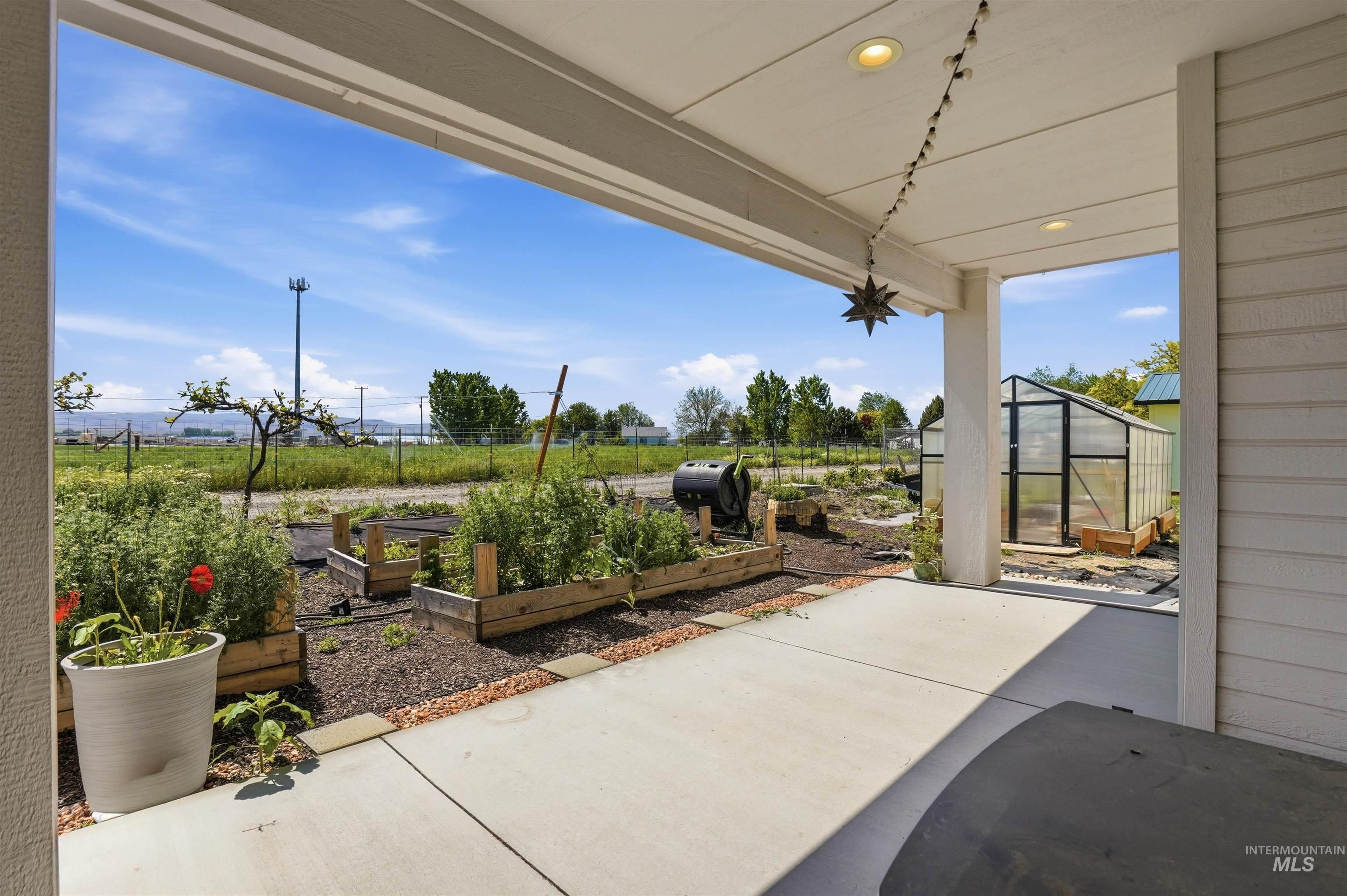 233 Well Rd., Marsing, Idaho 83639, 3 Bedrooms, 2.5 Bathrooms, Residential For Sale, Price $505,000,MLS 98985560
