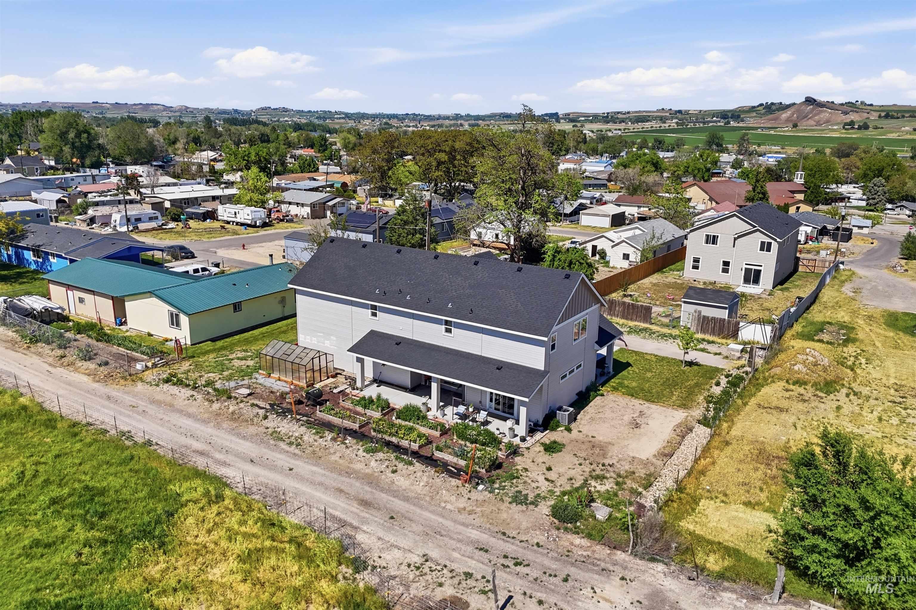 233 Well Rd., Marsing, Idaho 83639, 3 Bedrooms, 2.5 Bathrooms, Residential For Sale, Price $505,000,MLS 98985560