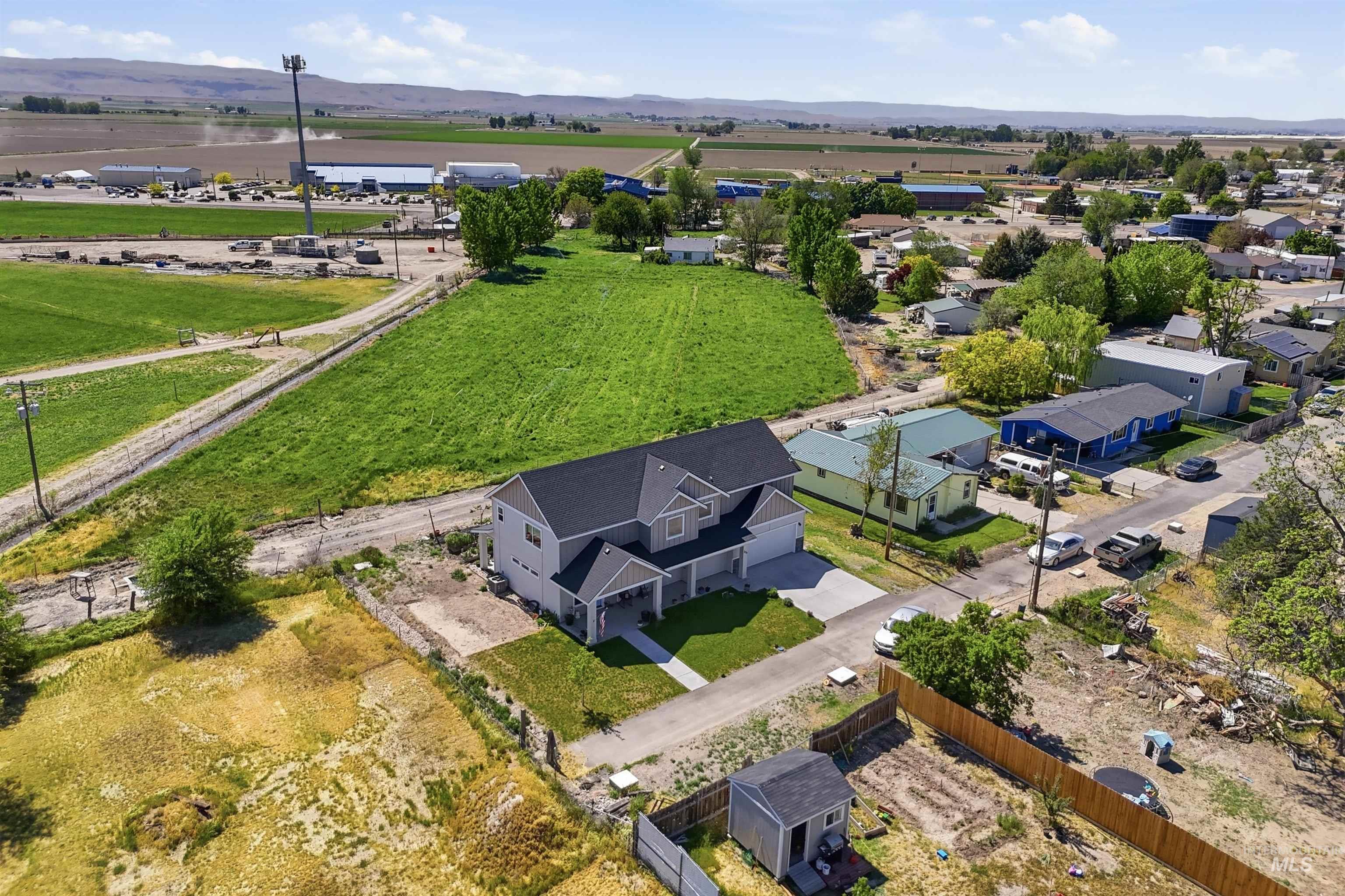 233 Well Rd., Marsing, Idaho 83639, 3 Bedrooms, 2.5 Bathrooms, Residential For Sale, Price $505,000,MLS 98985560