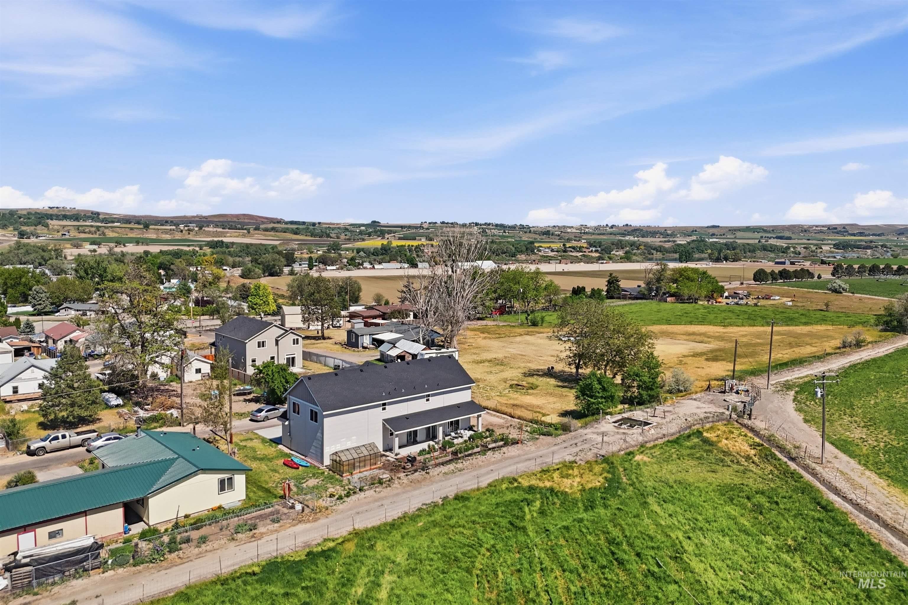 233 Well Rd., Marsing, Idaho 83639, 3 Bedrooms, 2.5 Bathrooms, Residential For Sale, Price $505,000,MLS 98985560
