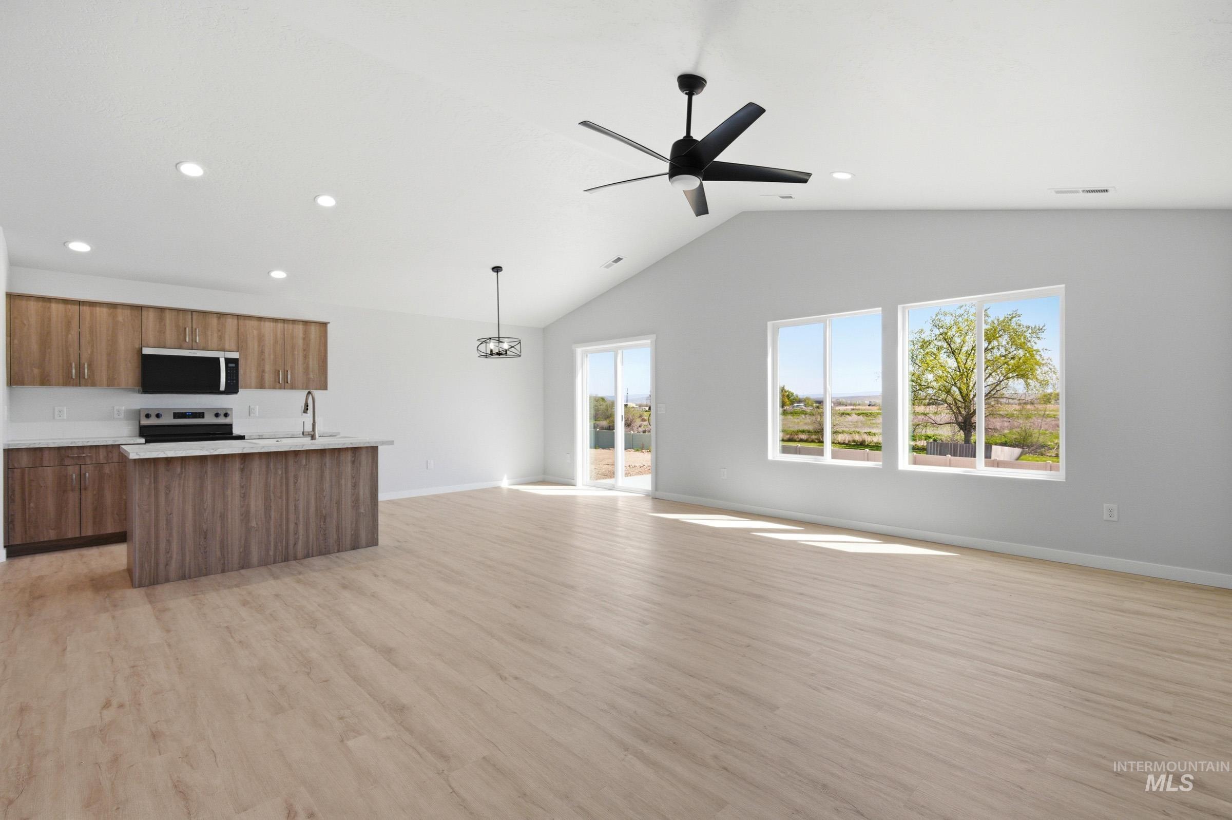 302 W 17th Ave, Jerome, Idaho 83338, 3 Bedrooms, 2 Bathrooms, Residential For Sale, Price $369,990,MLS 98985561