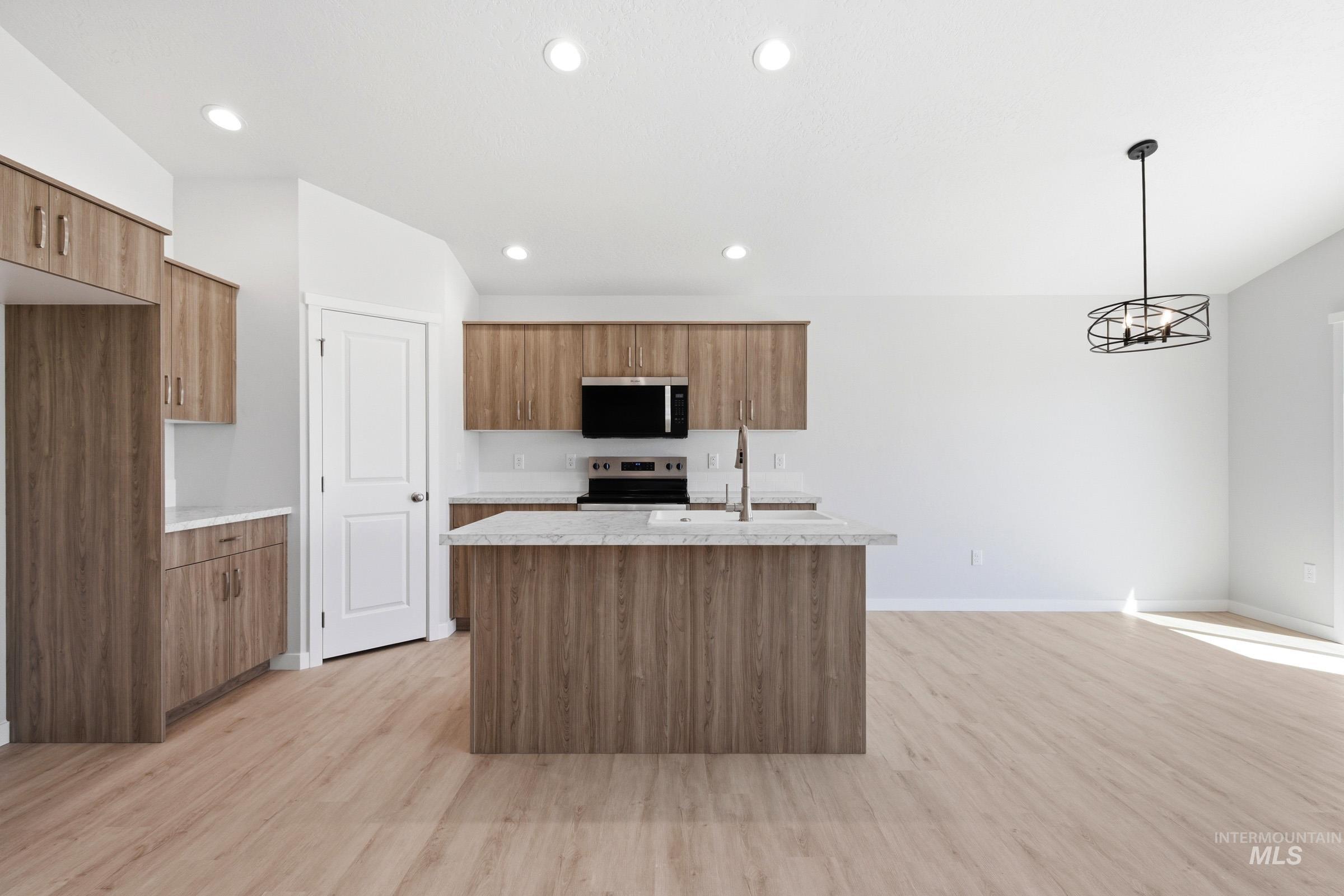 302 W 17th Ave, Jerome, Idaho 83338, 3 Bedrooms, 2 Bathrooms, Residential For Sale, Price $369,990,MLS 98985561