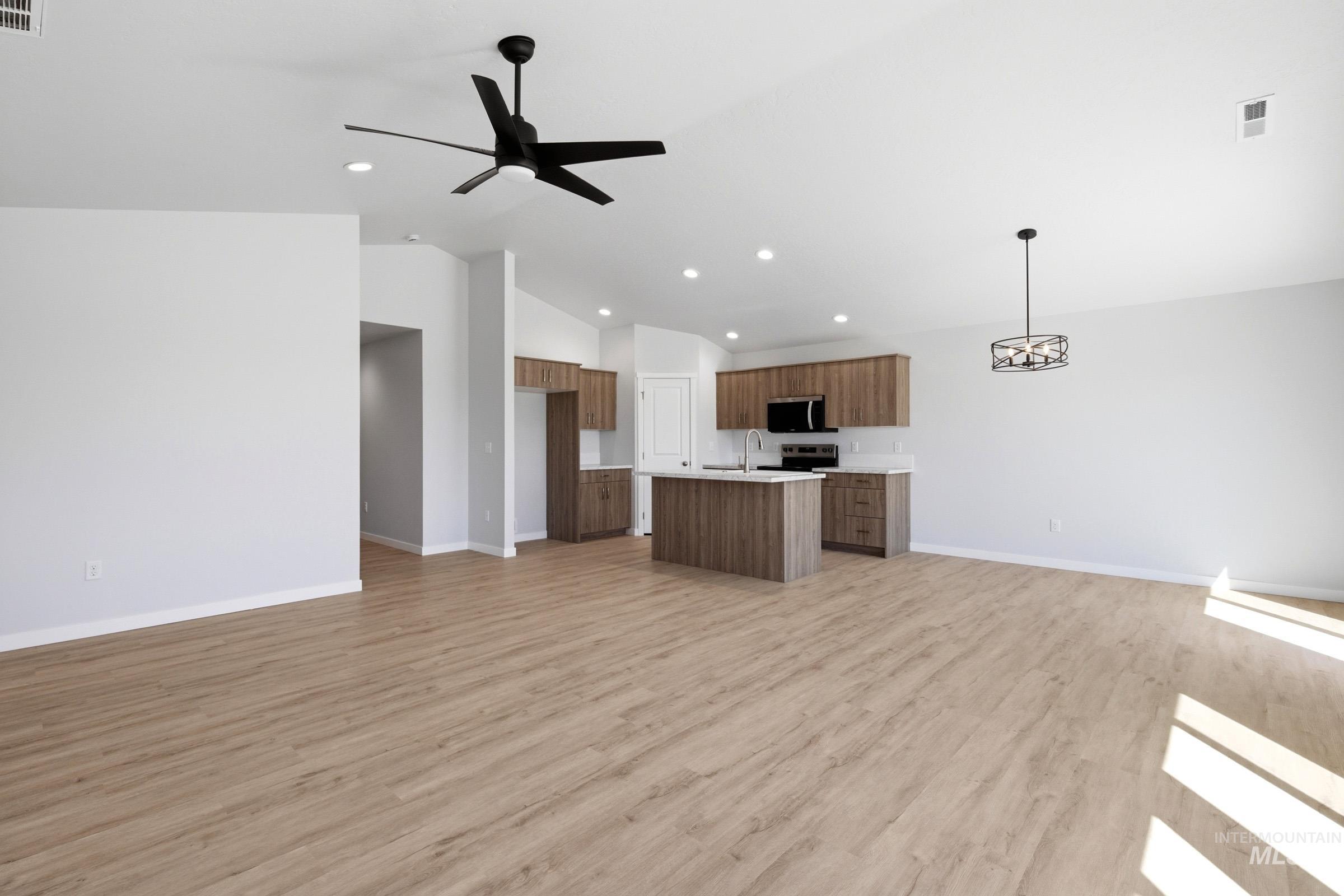 302 W 17th Ave, Jerome, Idaho 83338, 3 Bedrooms, 2 Bathrooms, Residential For Sale, Price $369,990,MLS 98985561