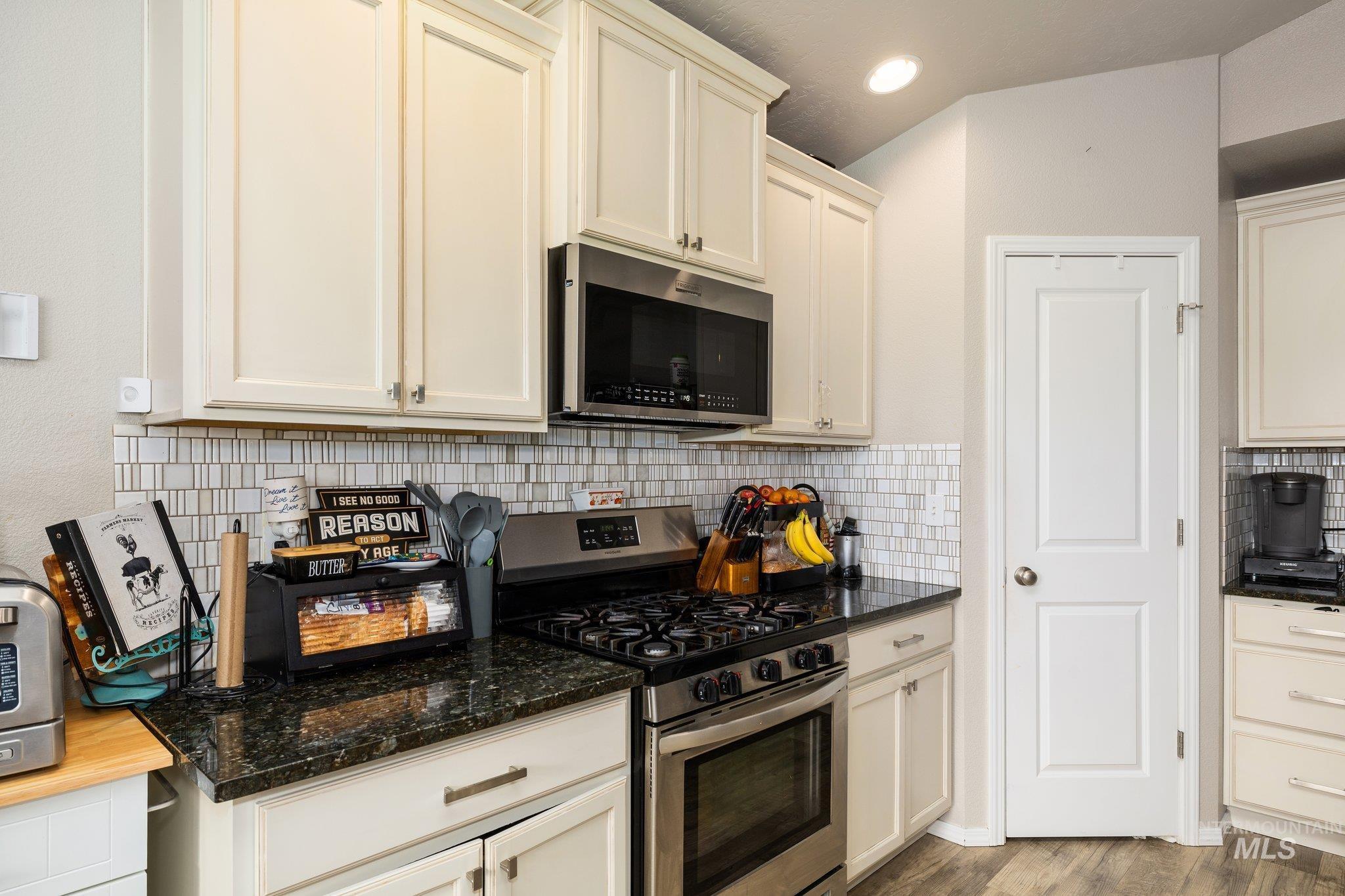 15706 Conley Way, Caldwell, Idaho 83607, 3 Bedrooms, 2 Bathrooms, Residential For Sale, Price $415,000,MLS 98985564