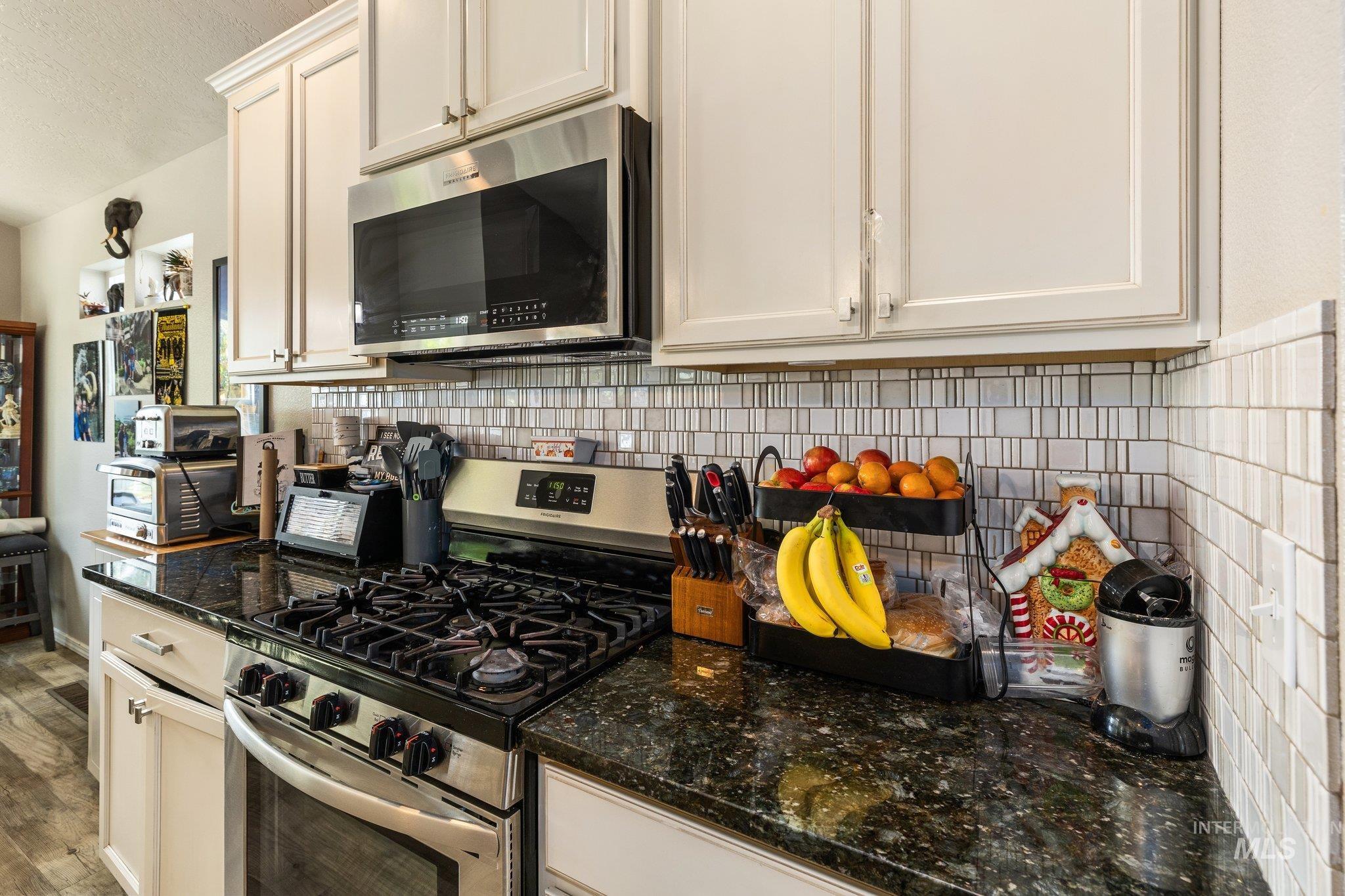 15706 Conley Way, Caldwell, Idaho 83607, 3 Bedrooms, 2 Bathrooms, Residential For Sale, Price $415,000,MLS 98985564