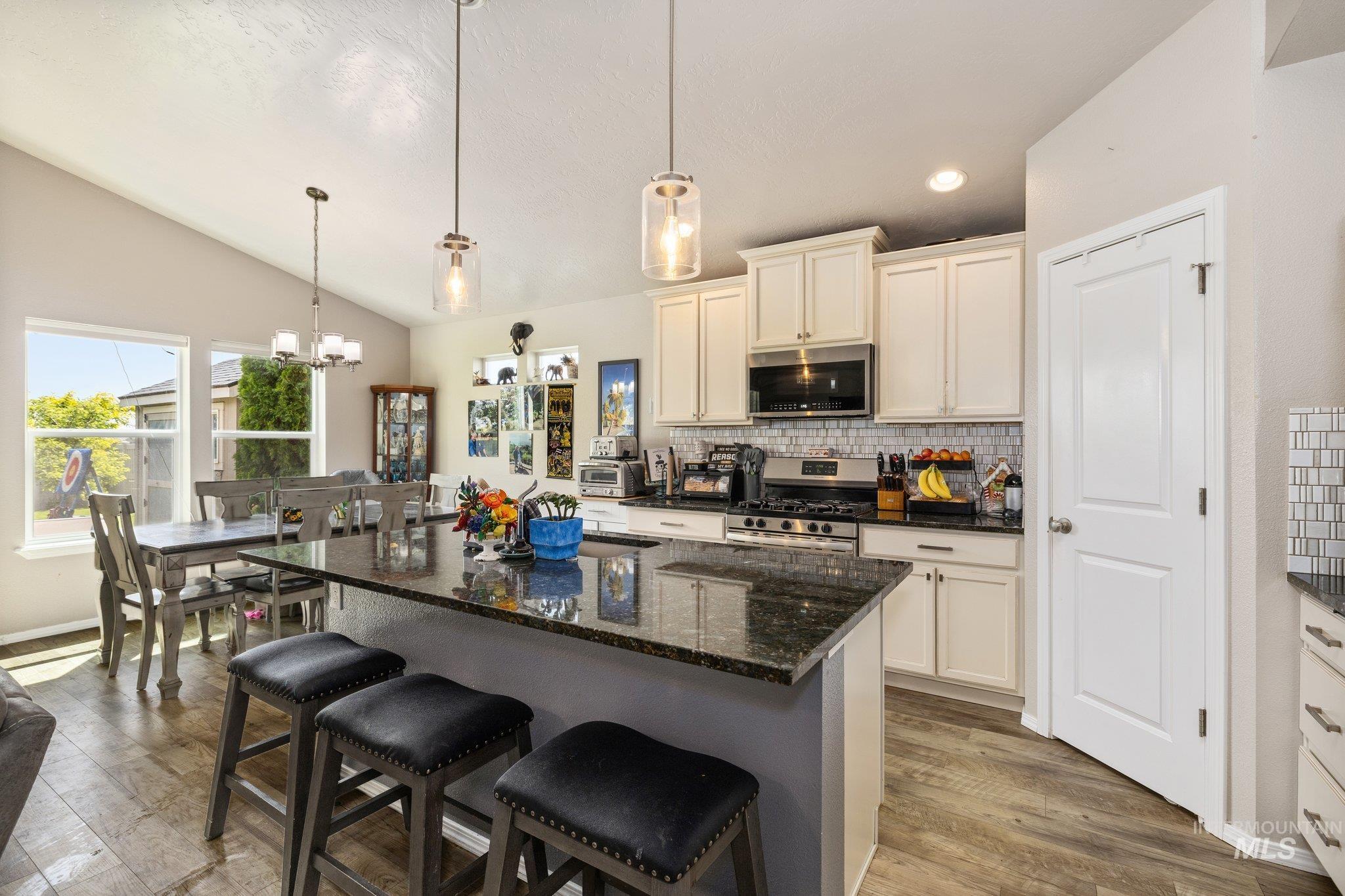 15706 Conley Way, Caldwell, Idaho 83607, 3 Bedrooms, 2 Bathrooms, Residential For Sale, Price $415,000,MLS 98985564