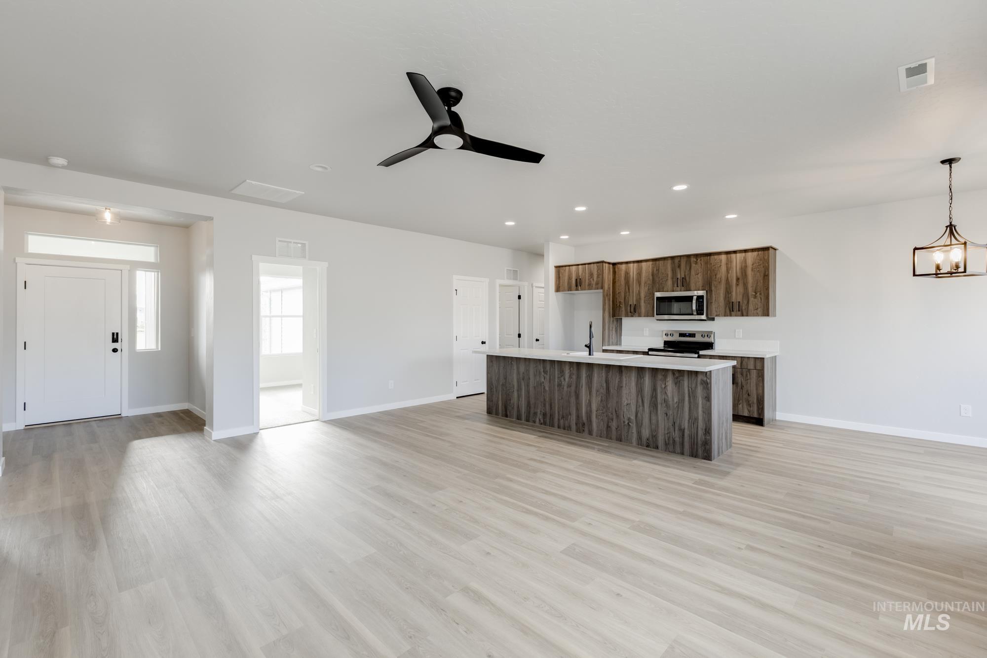 895 Thunderbolt St, Mountain Home, Idaho 83647, 4 Bedrooms, 2 Bathrooms, Residential For Sale, Price $394,990,MLS 98985567