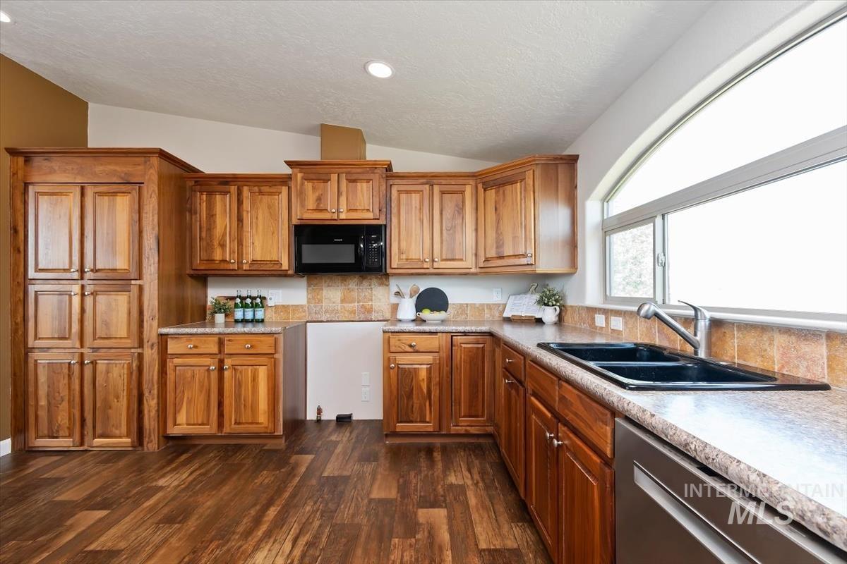 6240 E Locust Lane, Nampa, Idaho 83686, 4 Bedrooms, 2 Bathrooms, Residential For Sale, Price $510,000,MLS 98985572