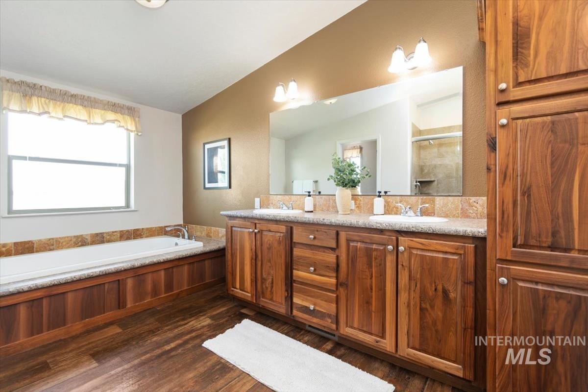 6240 E Locust Lane, Nampa, Idaho 83686, 4 Bedrooms, 2 Bathrooms, Residential For Sale, Price $510,000,MLS 98985572