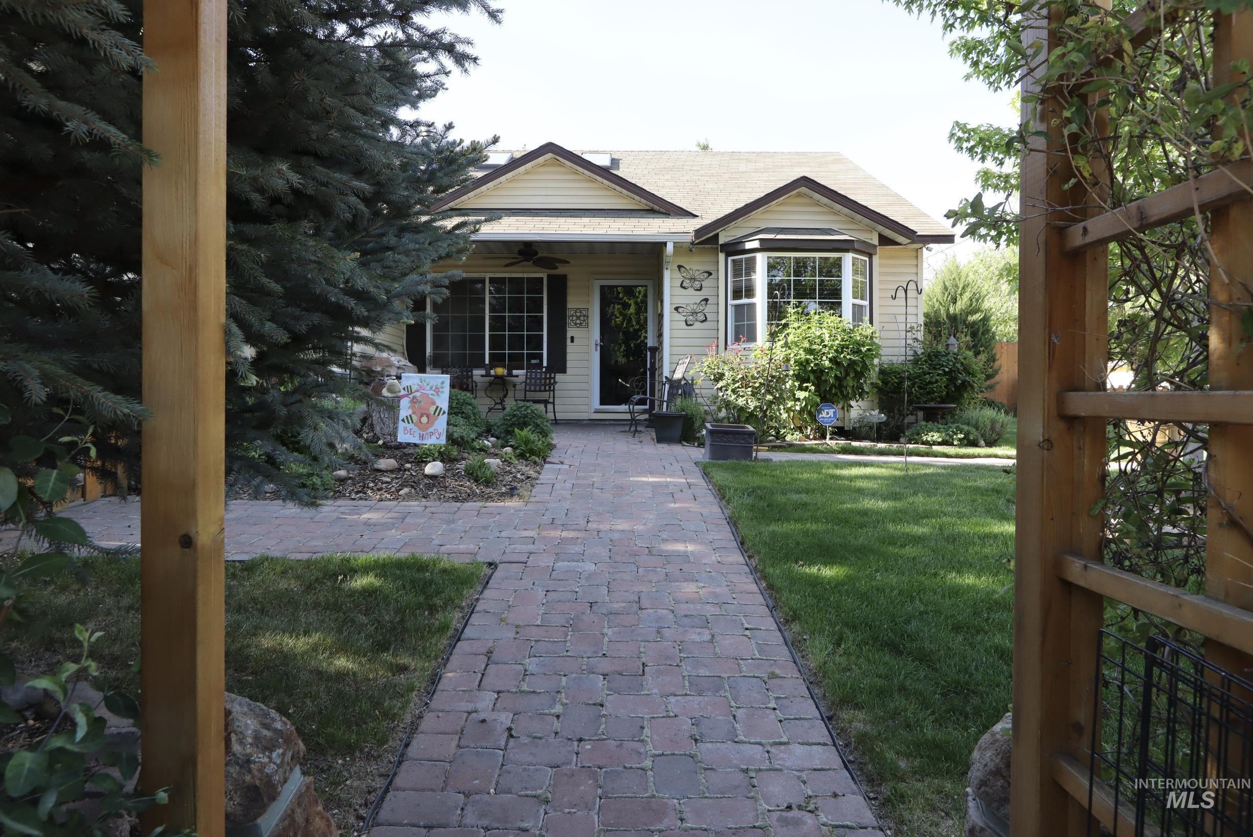1493 W Saint Patrick Street, Boise, Idaho 83705, 3 Bedrooms, 2 Bathrooms, Residential For Sale, Price $589,900,MLS 98985580