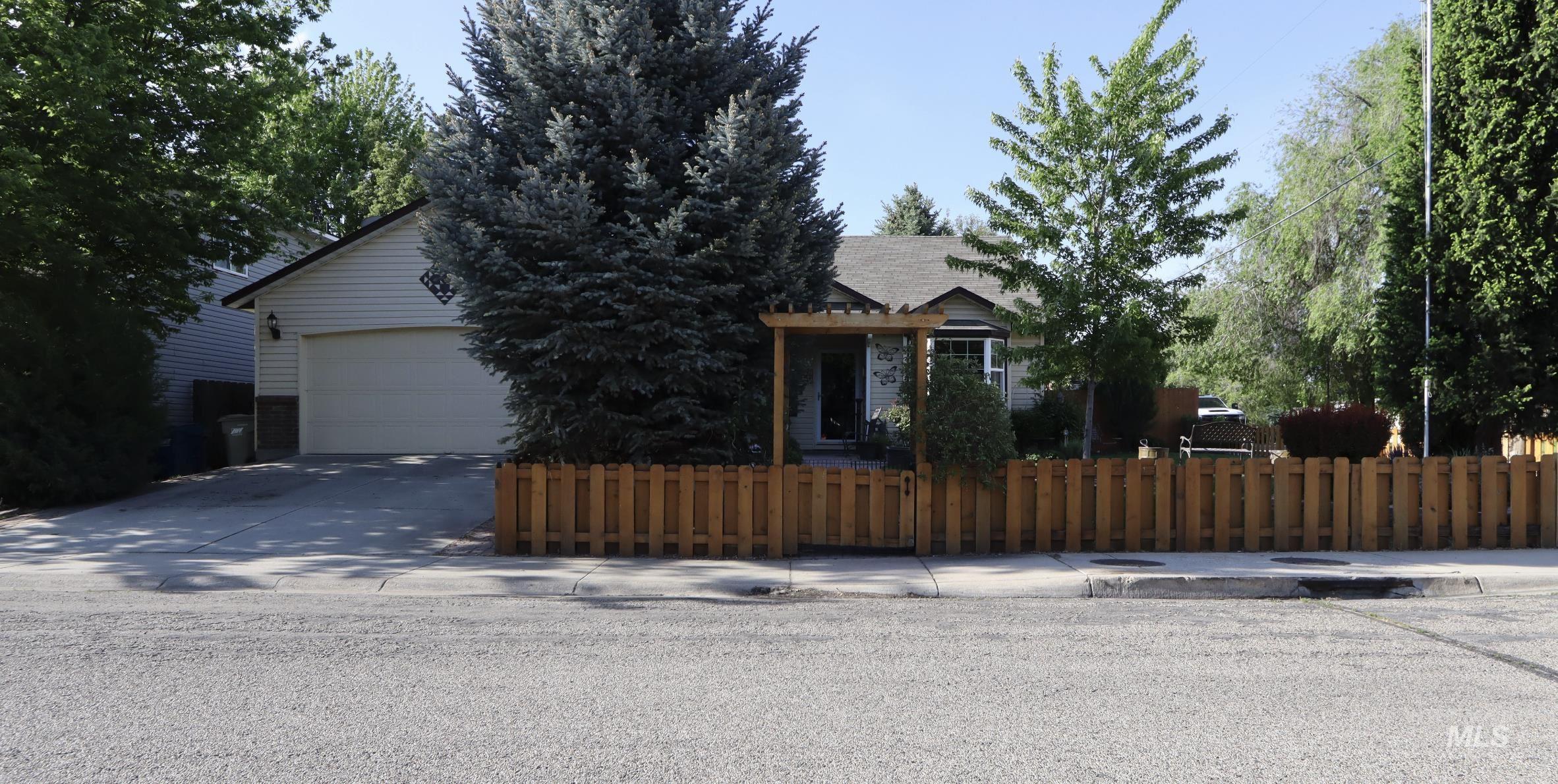 1493 W Saint Patrick Street, Boise, Idaho 83705, 3 Bedrooms, 2 Bathrooms, Residential For Sale, Price $589,900,MLS 98985580