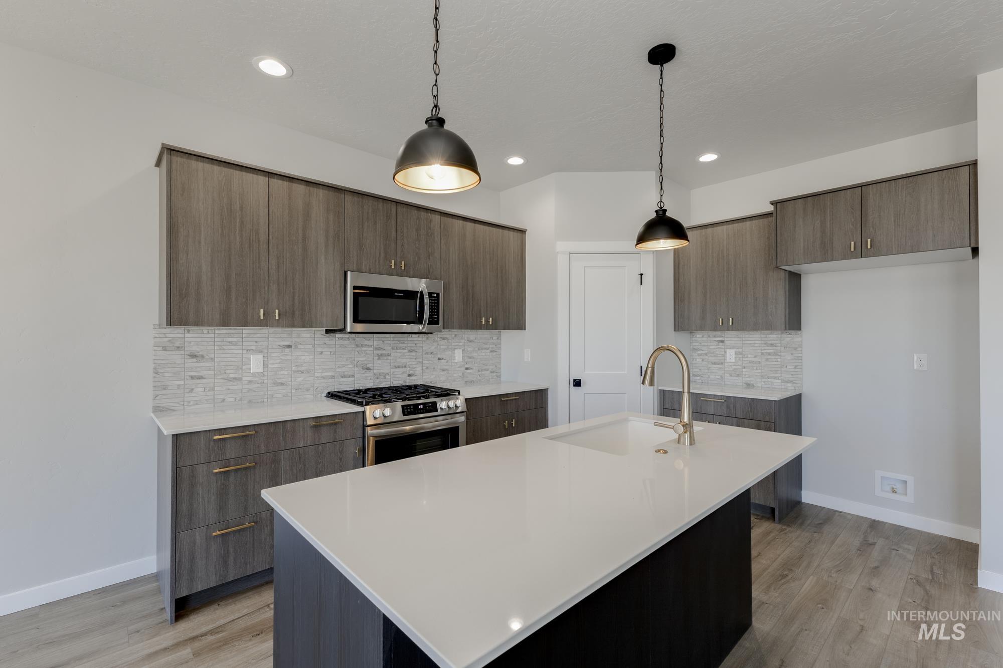 2103 S Border Way, Meridian, Idaho 83642, 3 Bedrooms, 2 Bathrooms, Residential For Sale, Price $505,990,MLS 98985582
