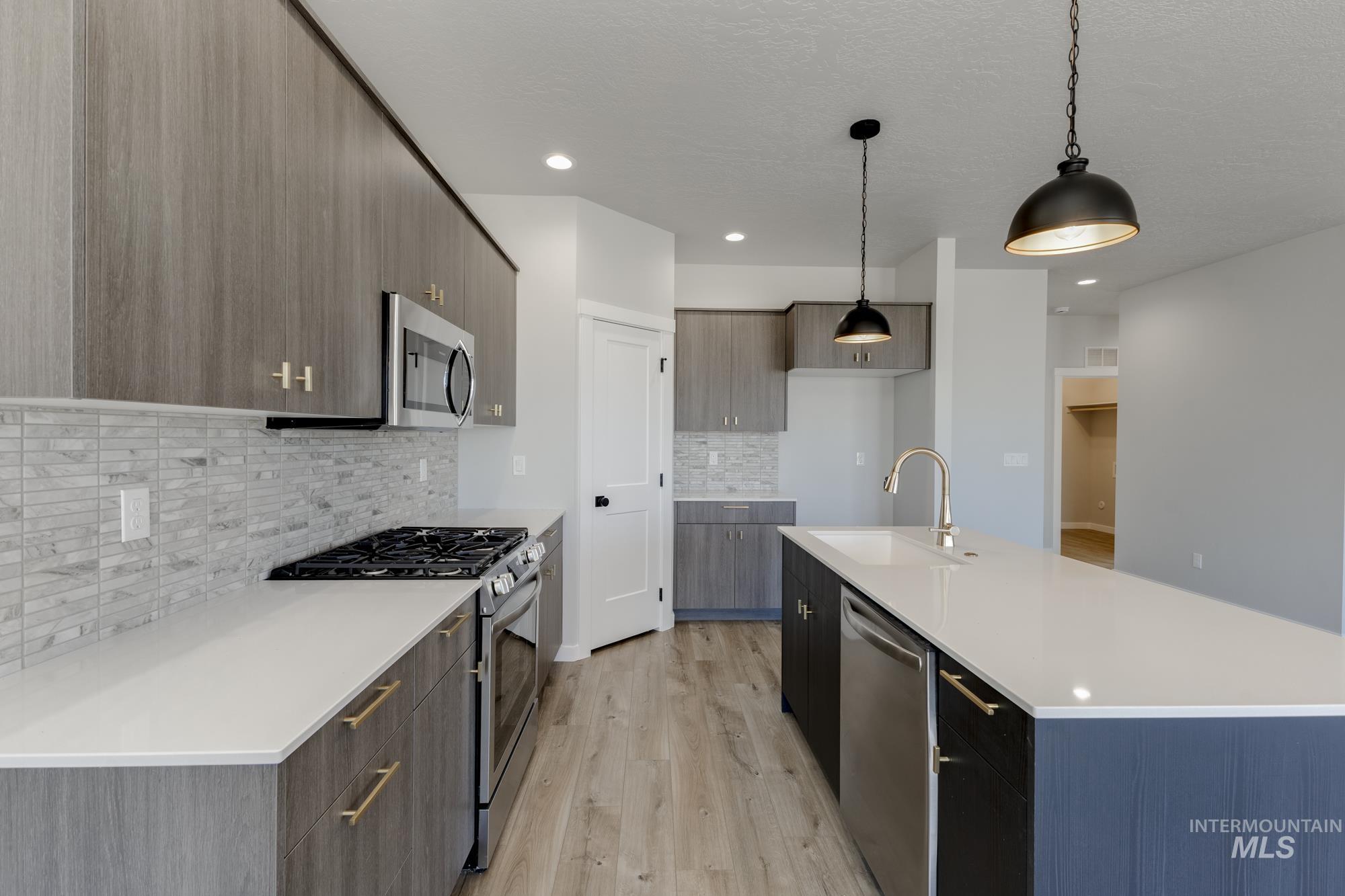 2103 S Border Way, Meridian, Idaho 83642, 3 Bedrooms, 2 Bathrooms, Residential For Sale, Price $505,990,MLS 98985582