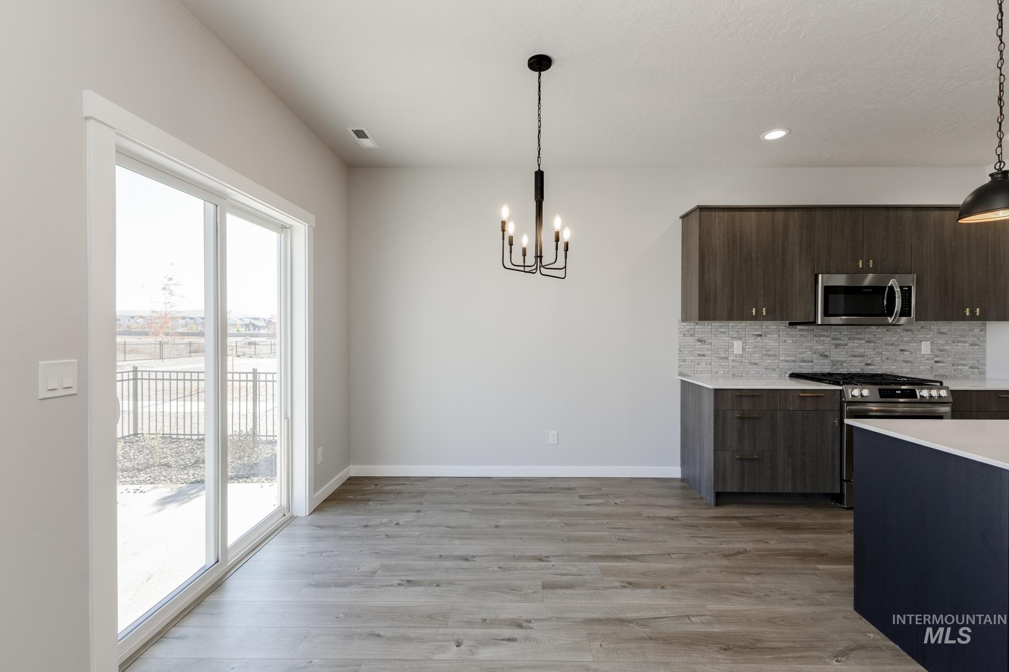 2103 S Border Way, Meridian, Idaho 83642, 3 Bedrooms, 2 Bathrooms, Residential For Sale, Price $505,990,MLS 98985582