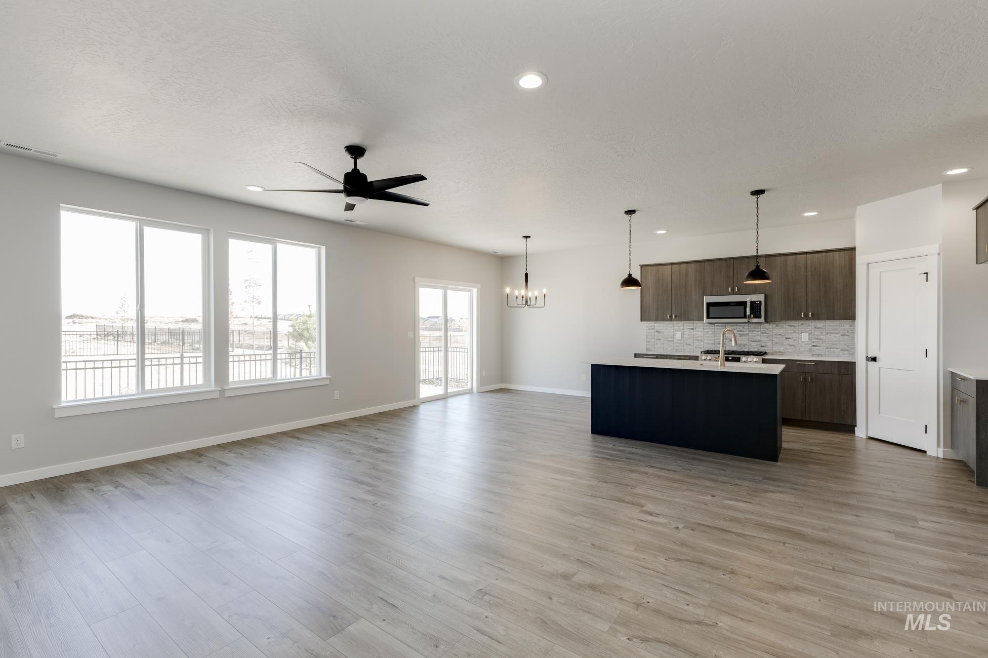 2103 S Border Way, Meridian, Idaho 83642, 3 Bedrooms, 2 Bathrooms, Residential For Sale, Price $505,990,MLS 98985582