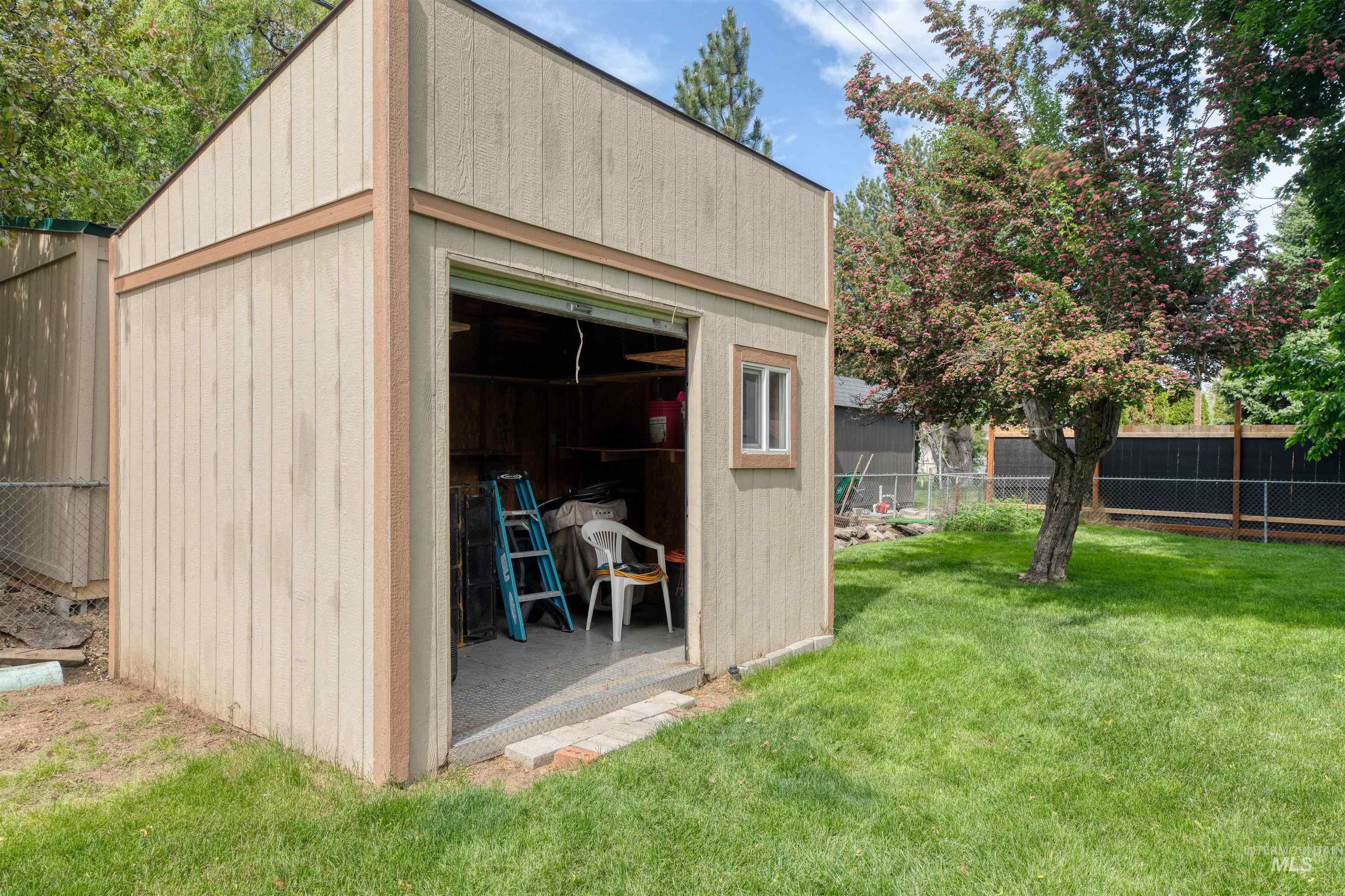 6517 W Fairfield Ave, Boise, Idaho 83709, 3 Bedrooms, 2 Bathrooms, Residential For Sale, Price $410,000,MLS 98985586