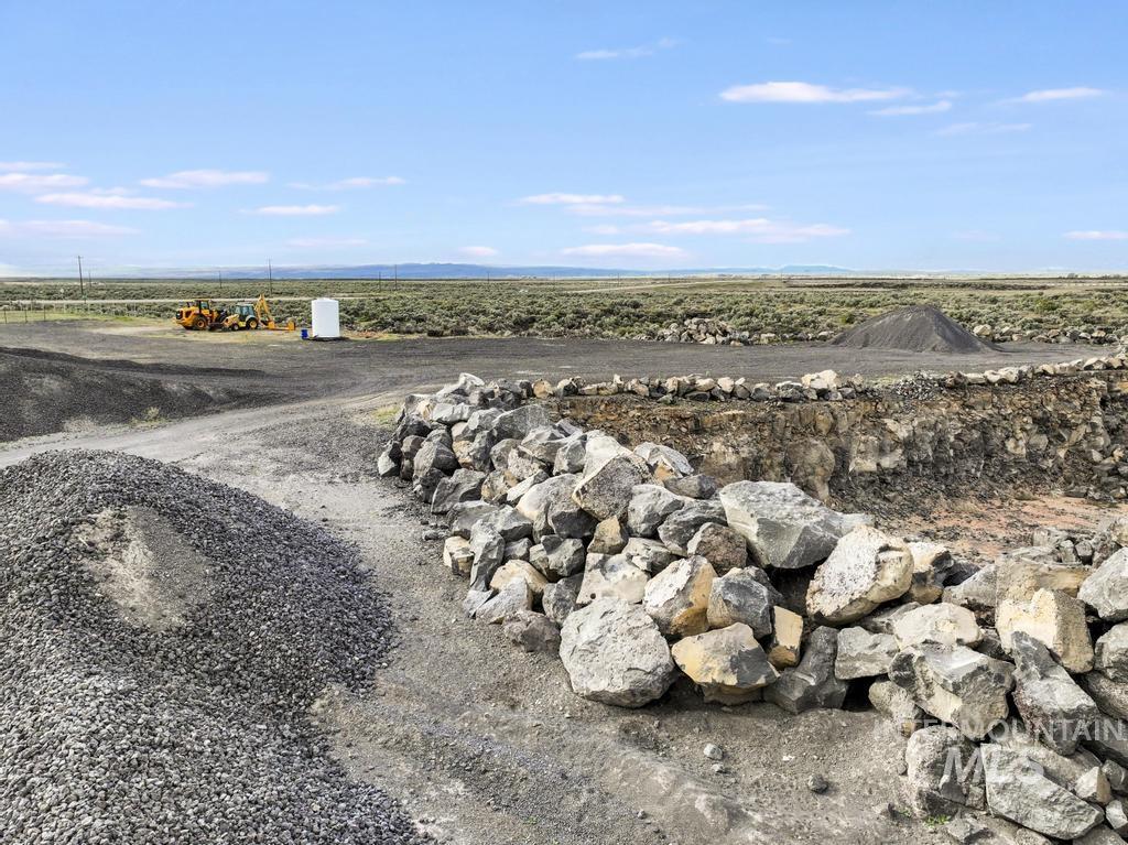 146 N Hwy 75, Shoshone, Idaho 83352, Business/Commercial For Sale, Price $375,000,MLS 98985588