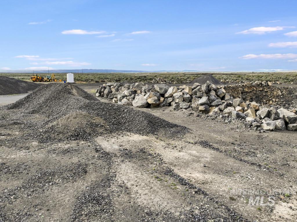 146 N Hwy 75, Shoshone, Idaho 83352, Business/Commercial For Sale, Price $375,000,MLS 98985588