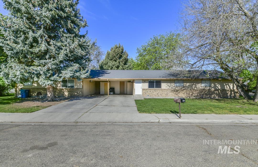 1824 Poplar St., Caldwell, Idaho 83605, 3 Bedrooms, 1.5 Bathrooms, Residential Income For Sale, Price $549,900,MLS 98985590