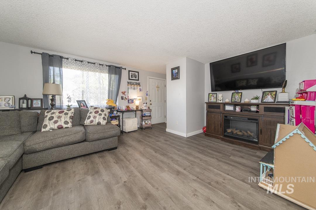 1824 Poplar St., Caldwell, Idaho 83605, 3 Bedrooms, 1.5 Bathrooms, Residential Income For Sale, Price $549,900,MLS 98985590