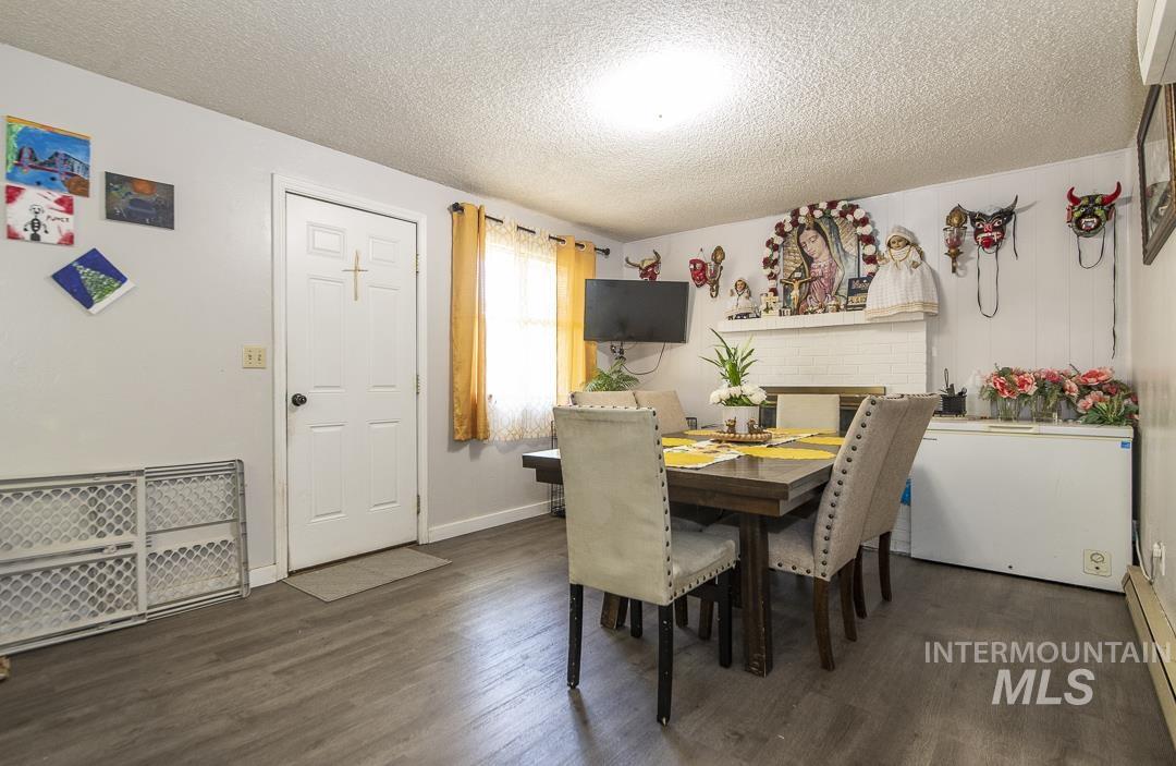 1824 Poplar St., Caldwell, Idaho 83605, 3 Bedrooms, 1.5 Bathrooms, Residential Income For Sale, Price $549,900,MLS 98985590