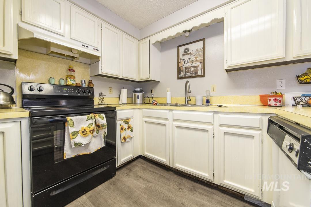 1824 Poplar St., Caldwell, Idaho 83605, 3 Bedrooms, 1.5 Bathrooms, Residential Income For Sale, Price $549,900,MLS 98985590