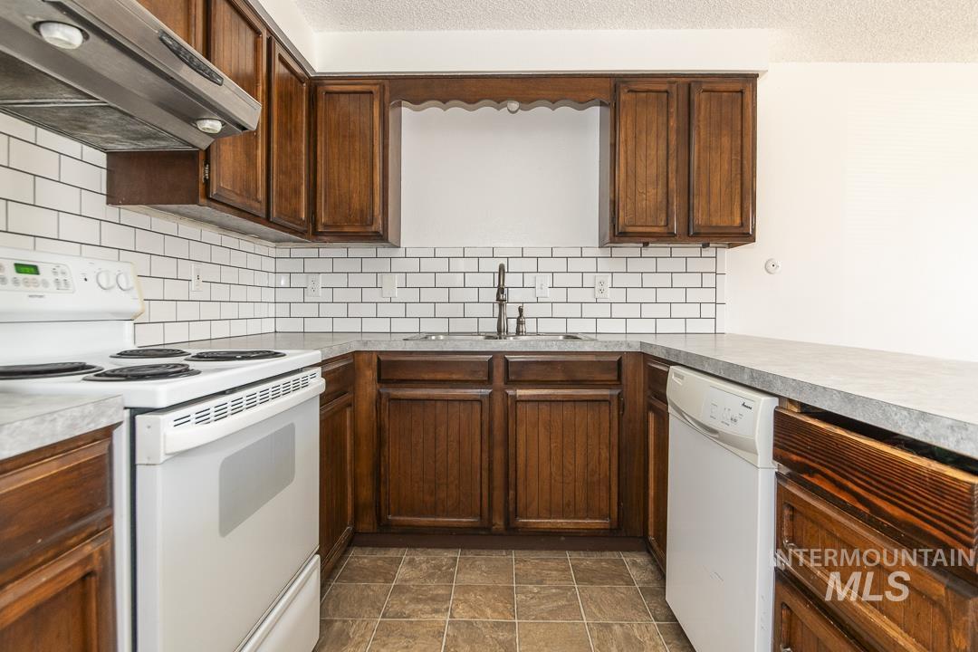 1824 Poplar St., Caldwell, Idaho 83605, 3 Bedrooms, 1.5 Bathrooms, Residential Income For Sale, Price $549,900,MLS 98985590