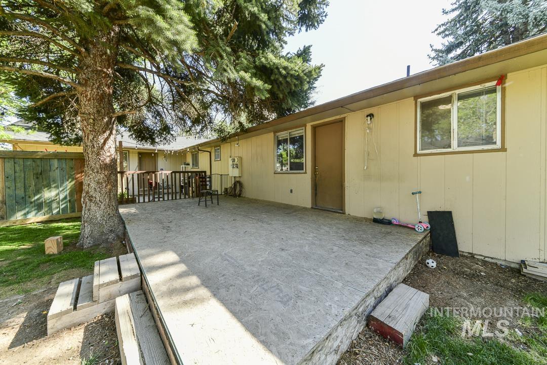 1824 Poplar St., Caldwell, Idaho 83605, 3 Bedrooms, 1.5 Bathrooms, Residential Income For Sale, Price $549,900,MLS 98985590