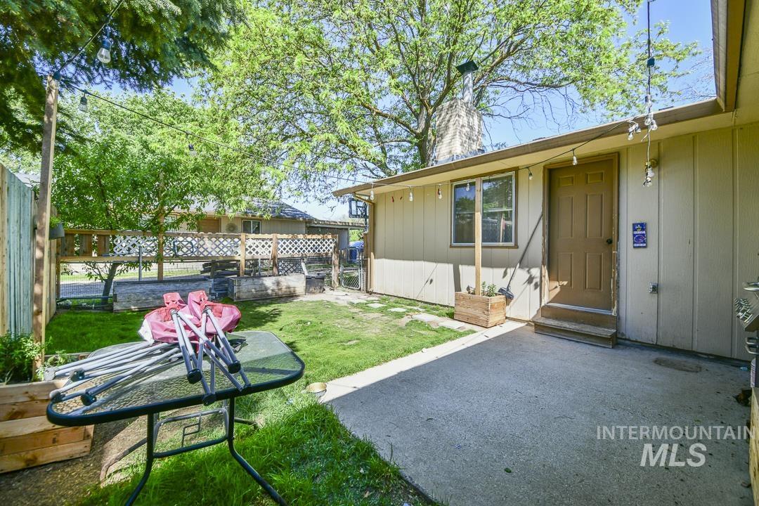 1824 Poplar St., Caldwell, Idaho 83605, 3 Bedrooms, 1.5 Bathrooms, Residential Income For Sale, Price $549,900,MLS 98985590