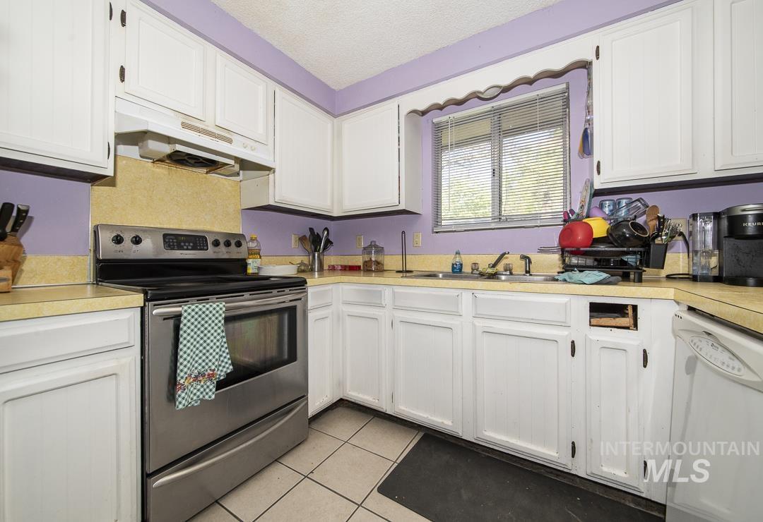 1824 Poplar St., Caldwell, Idaho 83605, 3 Bedrooms, 1.5 Bathrooms, Residential Income For Sale, Price $549,900,MLS 98985590