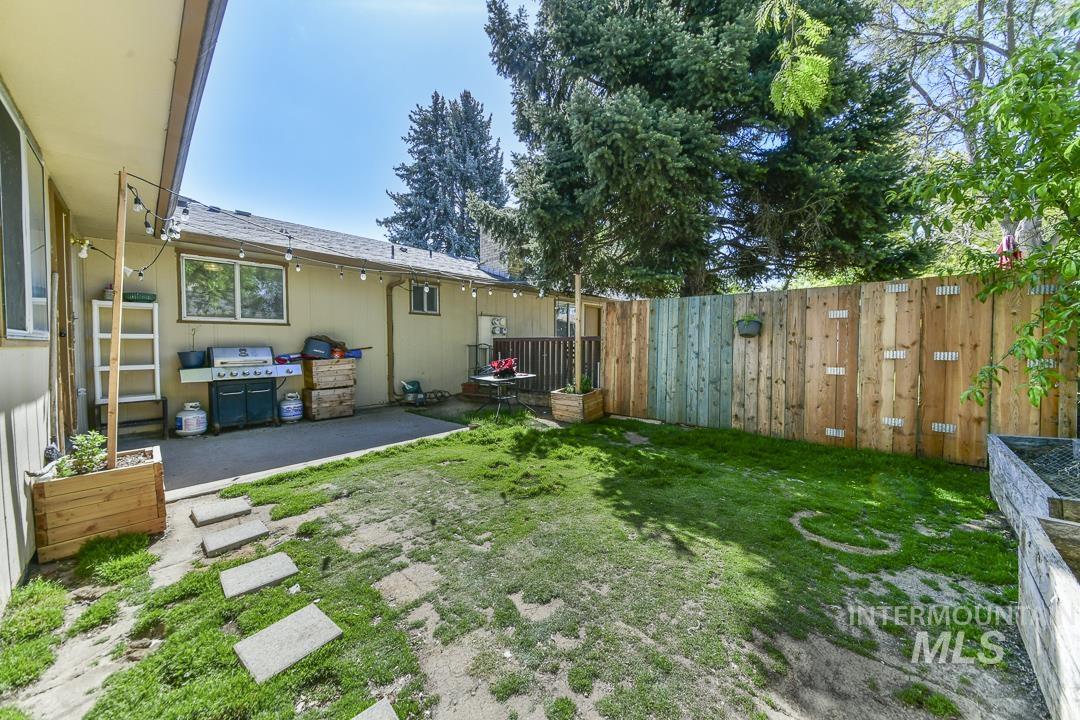 1824 Poplar St., Caldwell, Idaho 83605, 3 Bedrooms, 1.5 Bathrooms, Residential Income For Sale, Price $549,900,MLS 98985590