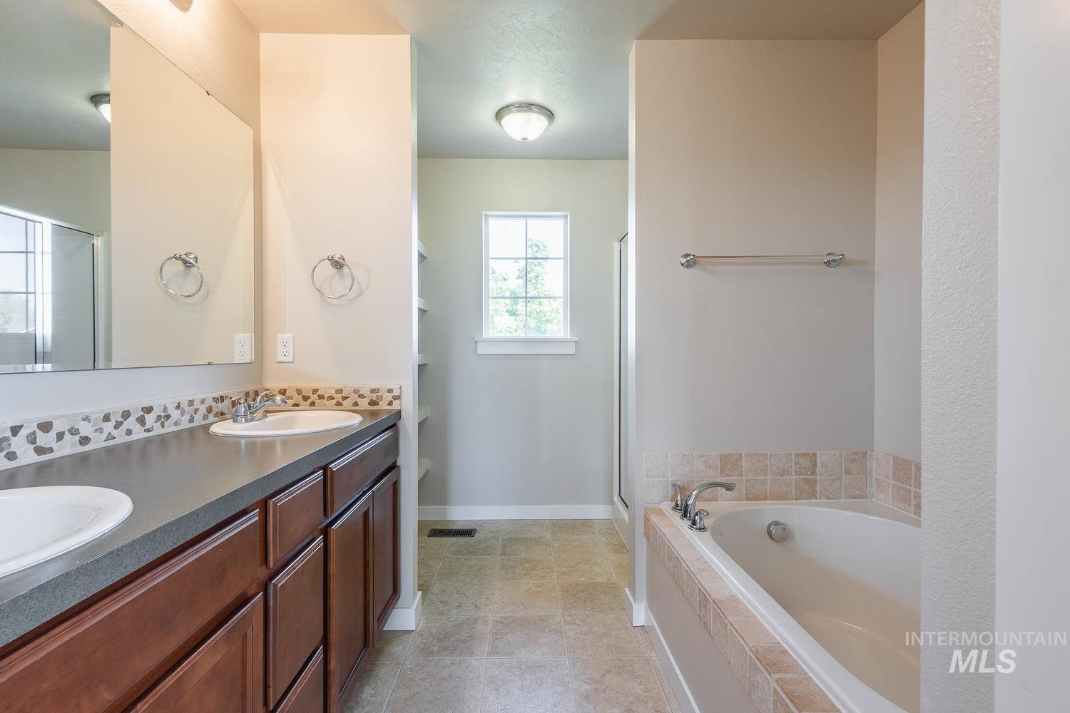 14253 Moreno Dr., Caldwell, Idaho 83607, 4 Bedrooms, 2.5 Bathrooms, Residential For Sale, Price $434,900,MLS 98985595