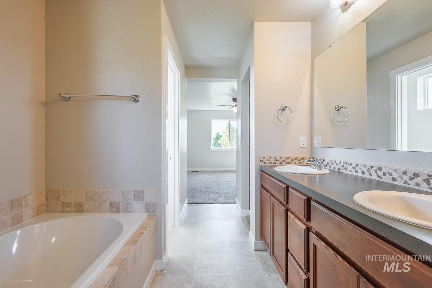 14253 Moreno Dr., Caldwell, Idaho 83607, 4 Bedrooms, 2.5 Bathrooms, Residential For Sale, Price $434,900,MLS 98985595