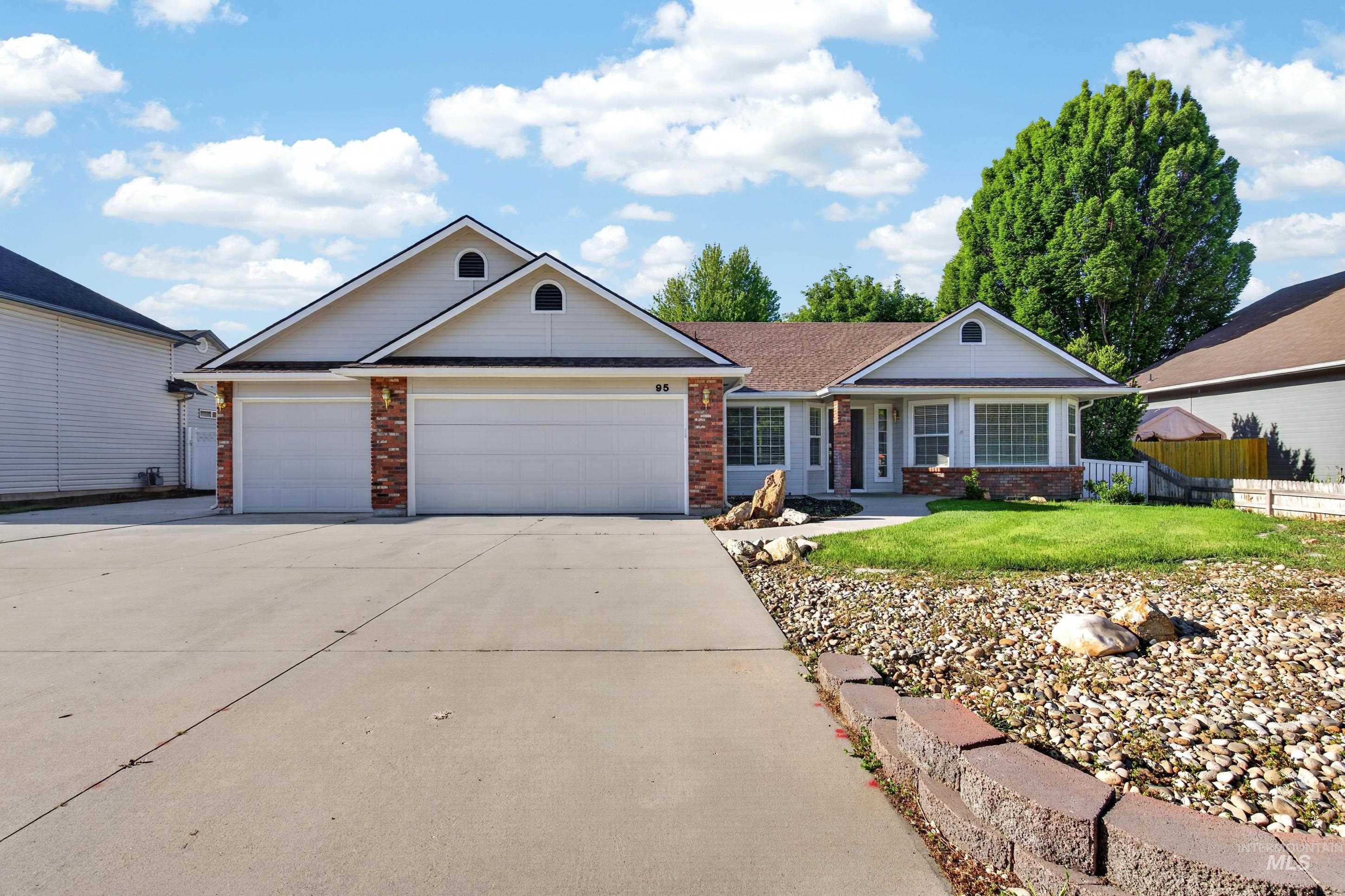 95 W Claire St, Meridian, Idaho 83646-7514, 4 Bedrooms, 2 Bathrooms, Residential For Sale, Price $539,000,MLS 98985598