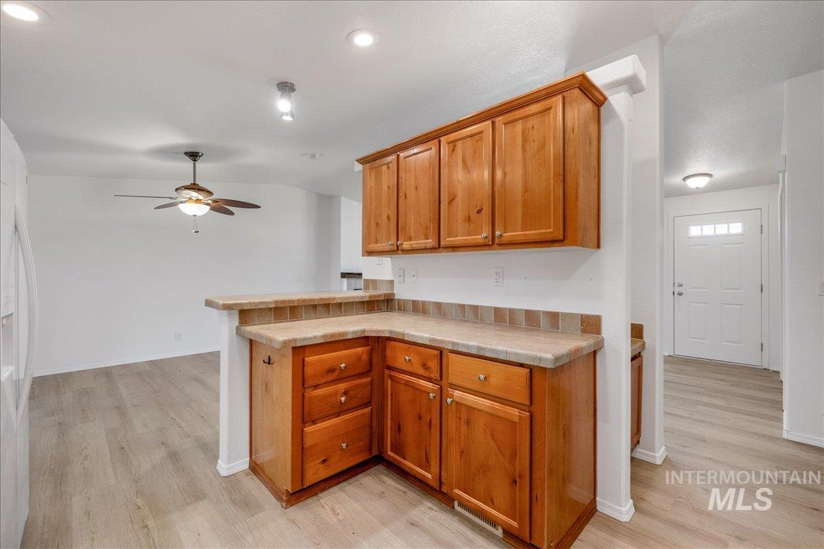 421 S Curtis Rd #122, Boise, Idaho 83705, 3 Bedrooms, 2 Bathrooms, Residential For Sale, Price $285,000,MLS 98985600