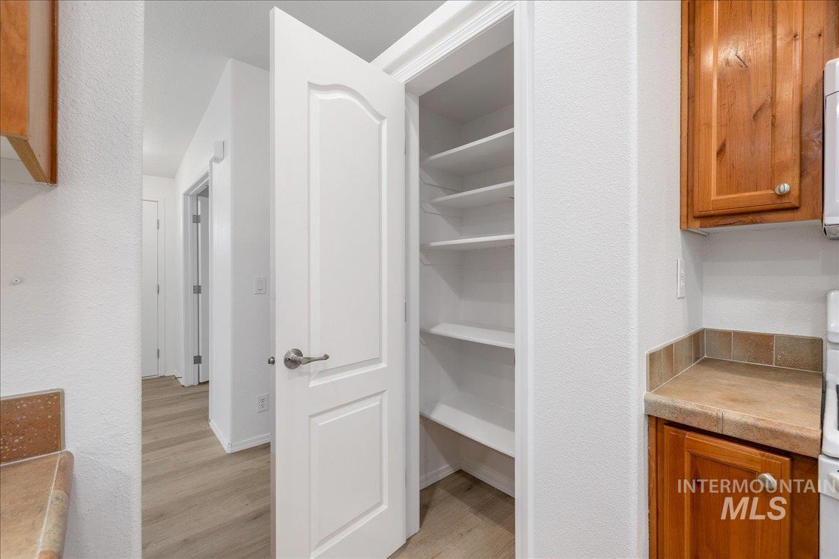 421 S Curtis Rd #122, Boise, Idaho 83705, 3 Bedrooms, 2 Bathrooms, Residential For Sale, Price $285,000,MLS 98985600