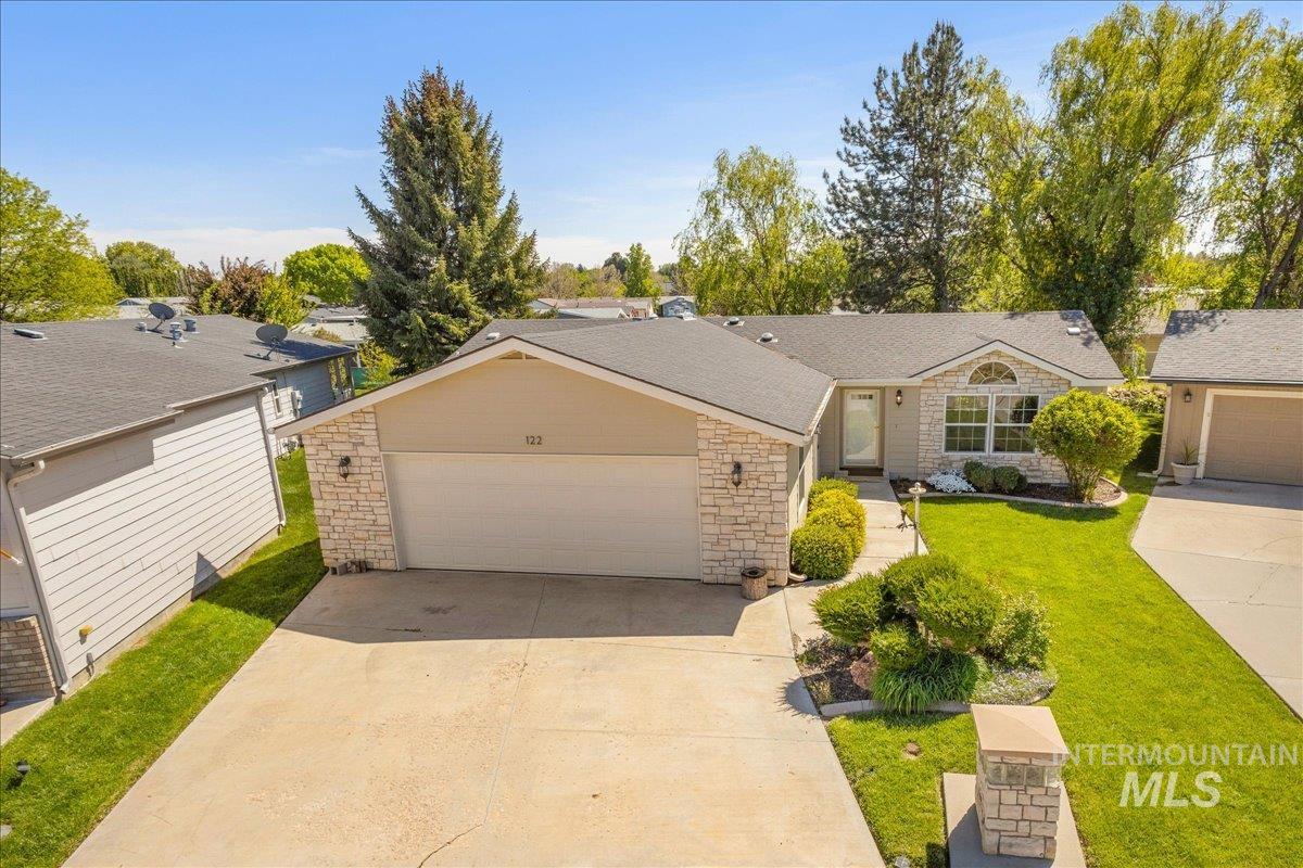 421 S Curtis Rd #122, Boise, Idaho 83705, 3 Bedrooms, 2 Bathrooms, Residential For Sale, Price $285,000,MLS 98985600