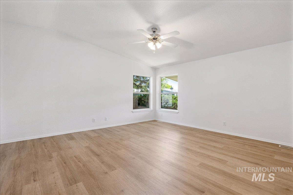 421 S Curtis Rd #122, Boise, Idaho 83705, 3 Bedrooms, 2 Bathrooms, Residential For Sale, Price $285,000,MLS 98985600