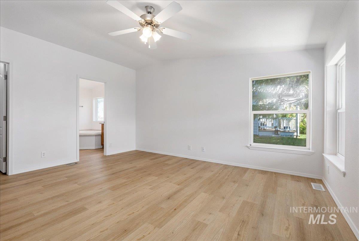 421 S Curtis Rd #122, Boise, Idaho 83705, 3 Bedrooms, 2 Bathrooms, Residential For Sale, Price $285,000,MLS 98985600