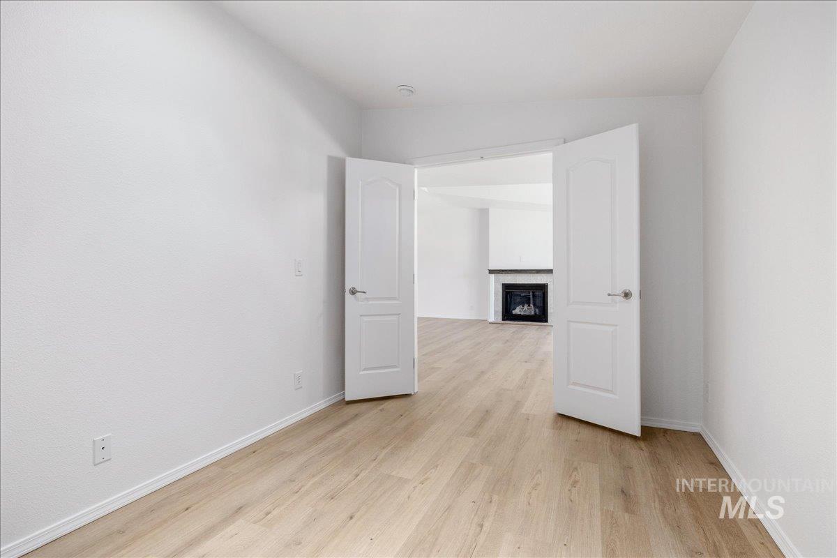 421 S Curtis Rd #122, Boise, Idaho 83705, 3 Bedrooms, 2 Bathrooms, Residential For Sale, Price $285,000,MLS 98985600